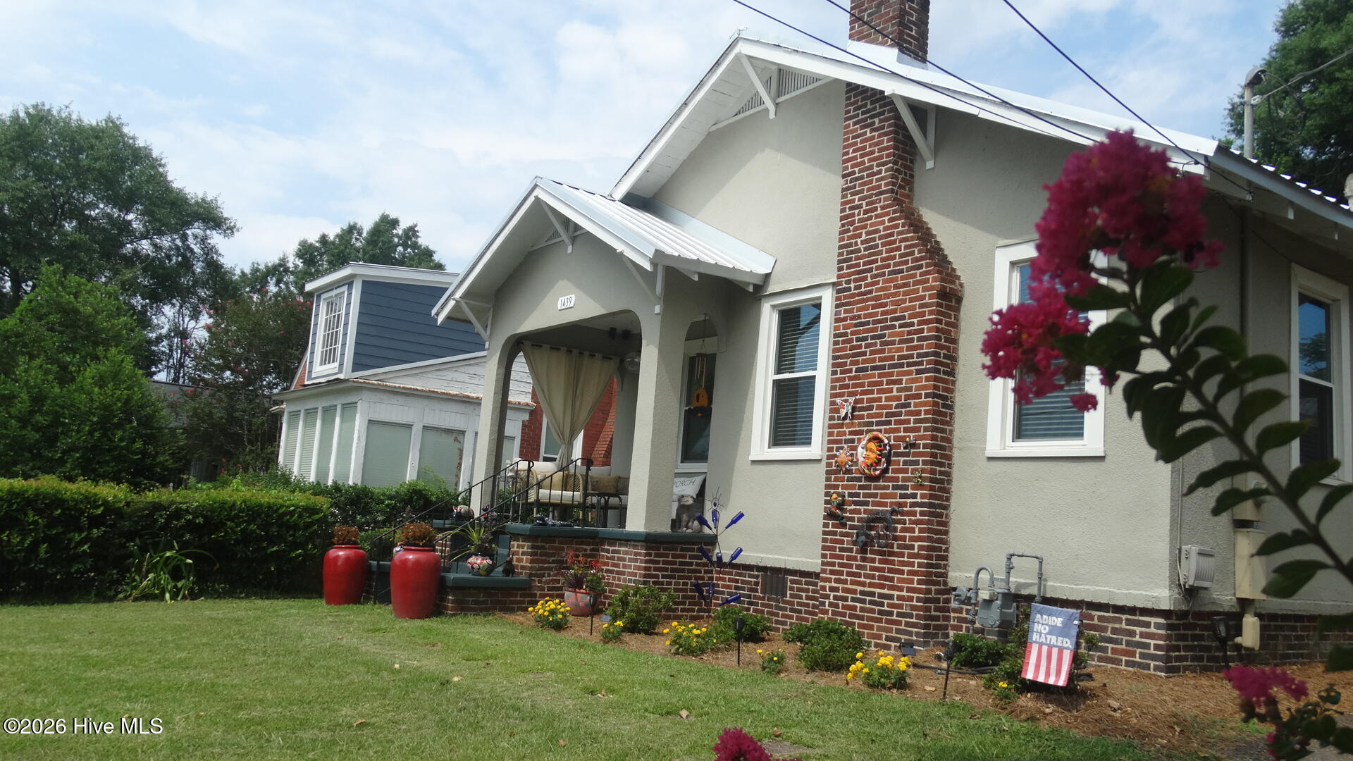 1439 Heard Avenue Property Photo 1