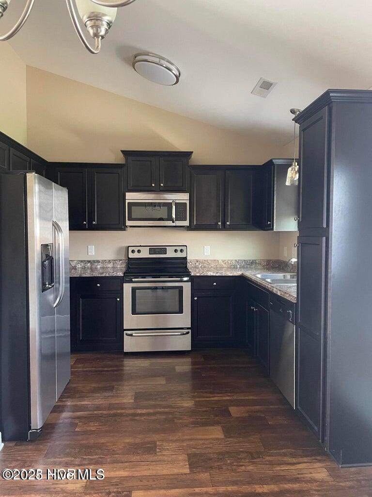 233 Breakwater Drive Property Photo 4