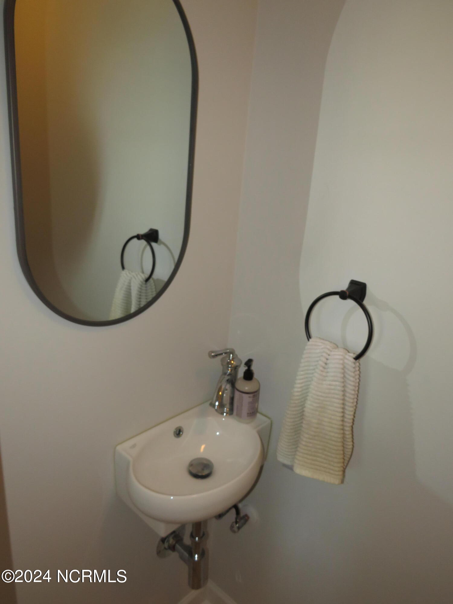 16 Cameron Lane Property Photo 13
