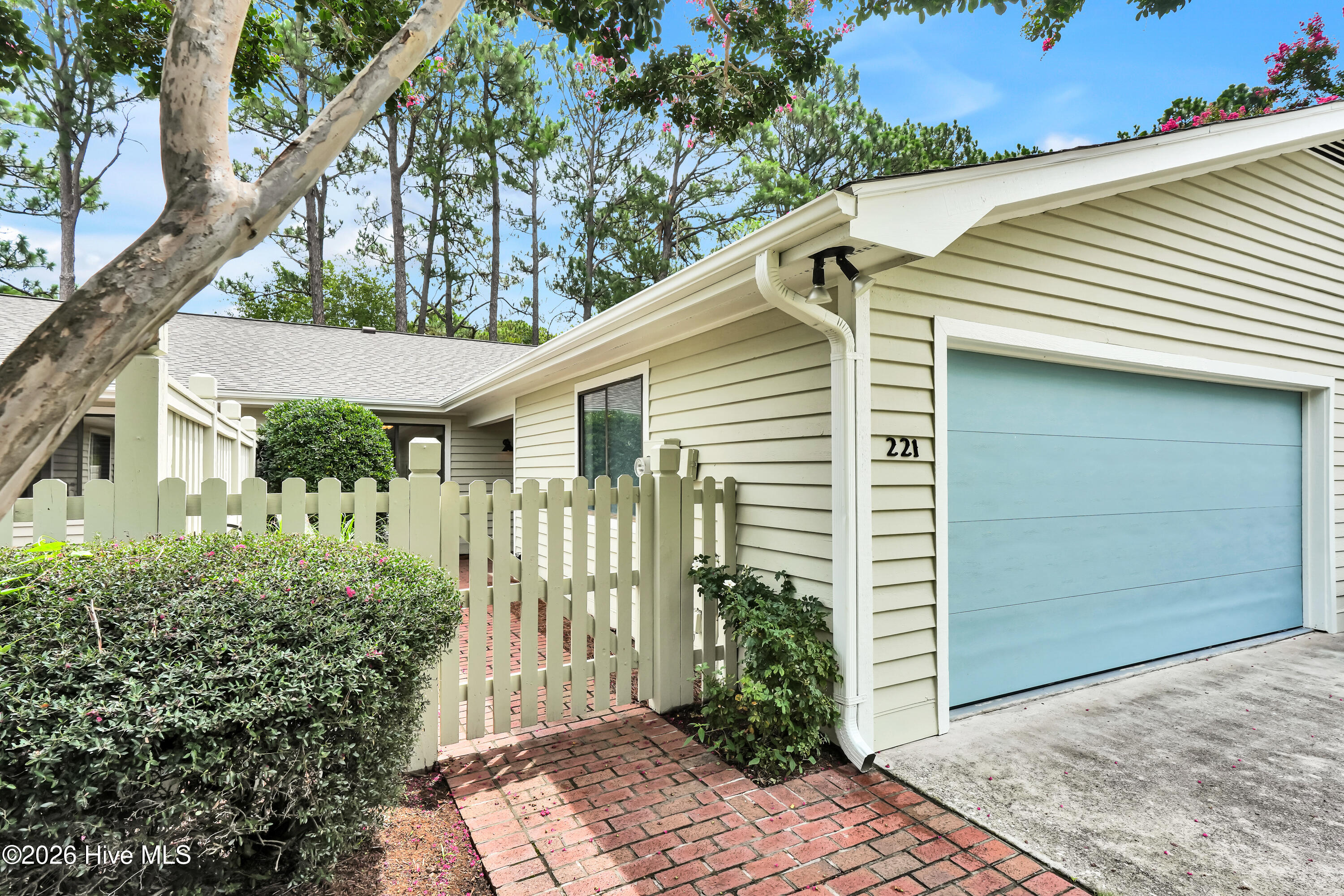 221 Inland Greens Circle Property Photo 1