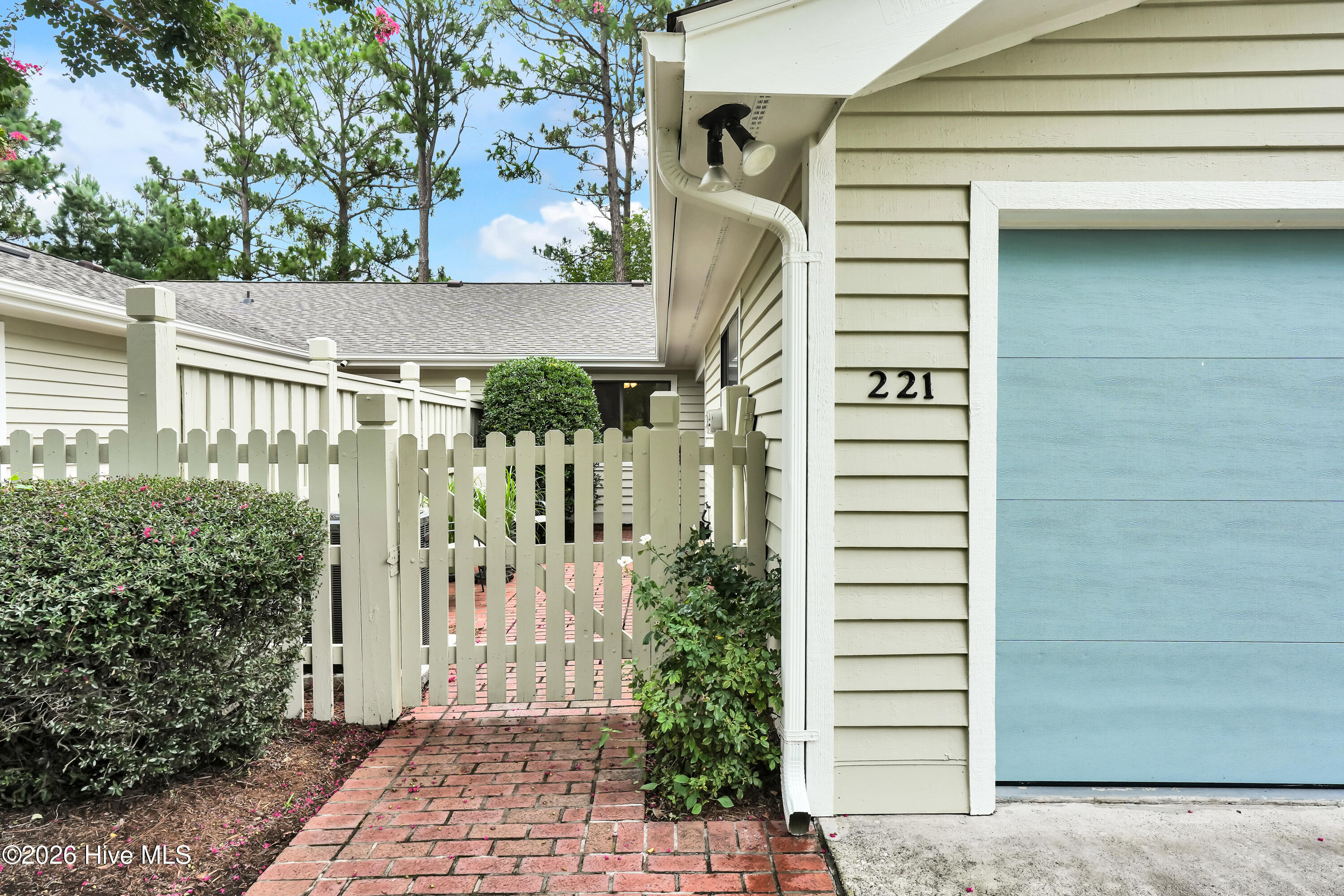 221 Inland Greens Circle Property Photo 2