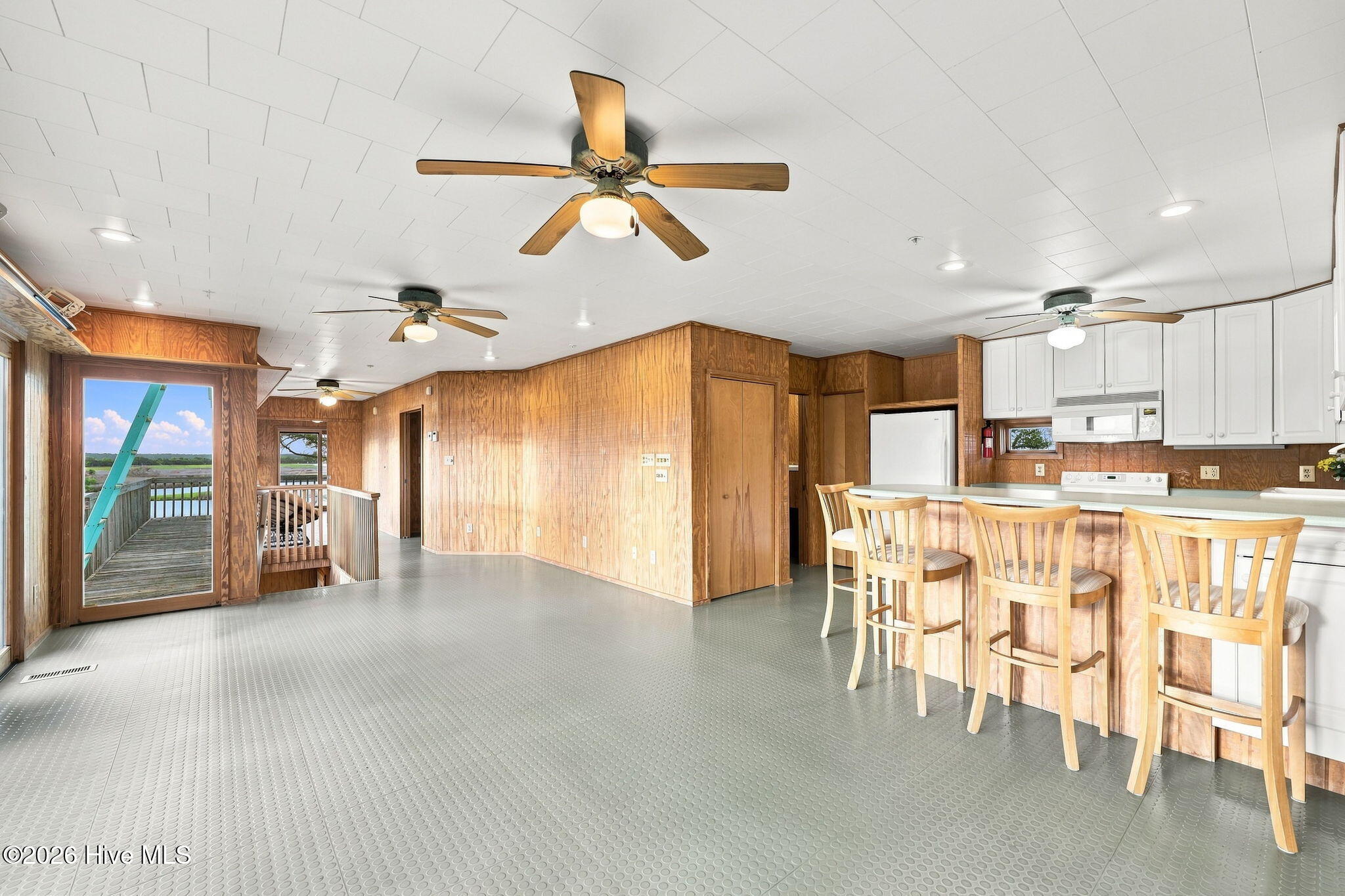 957 Broadway Street Property Photo 7