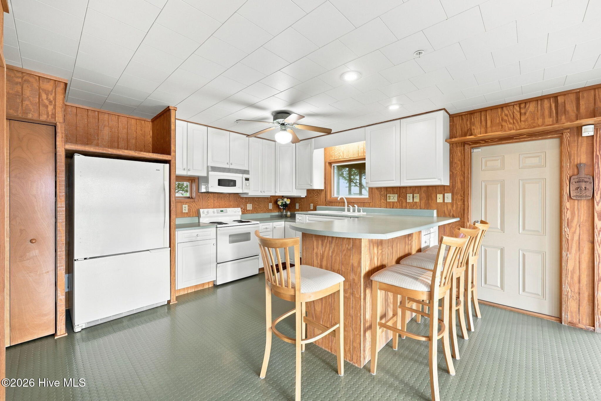 957 Broadway Street Property Photo 8