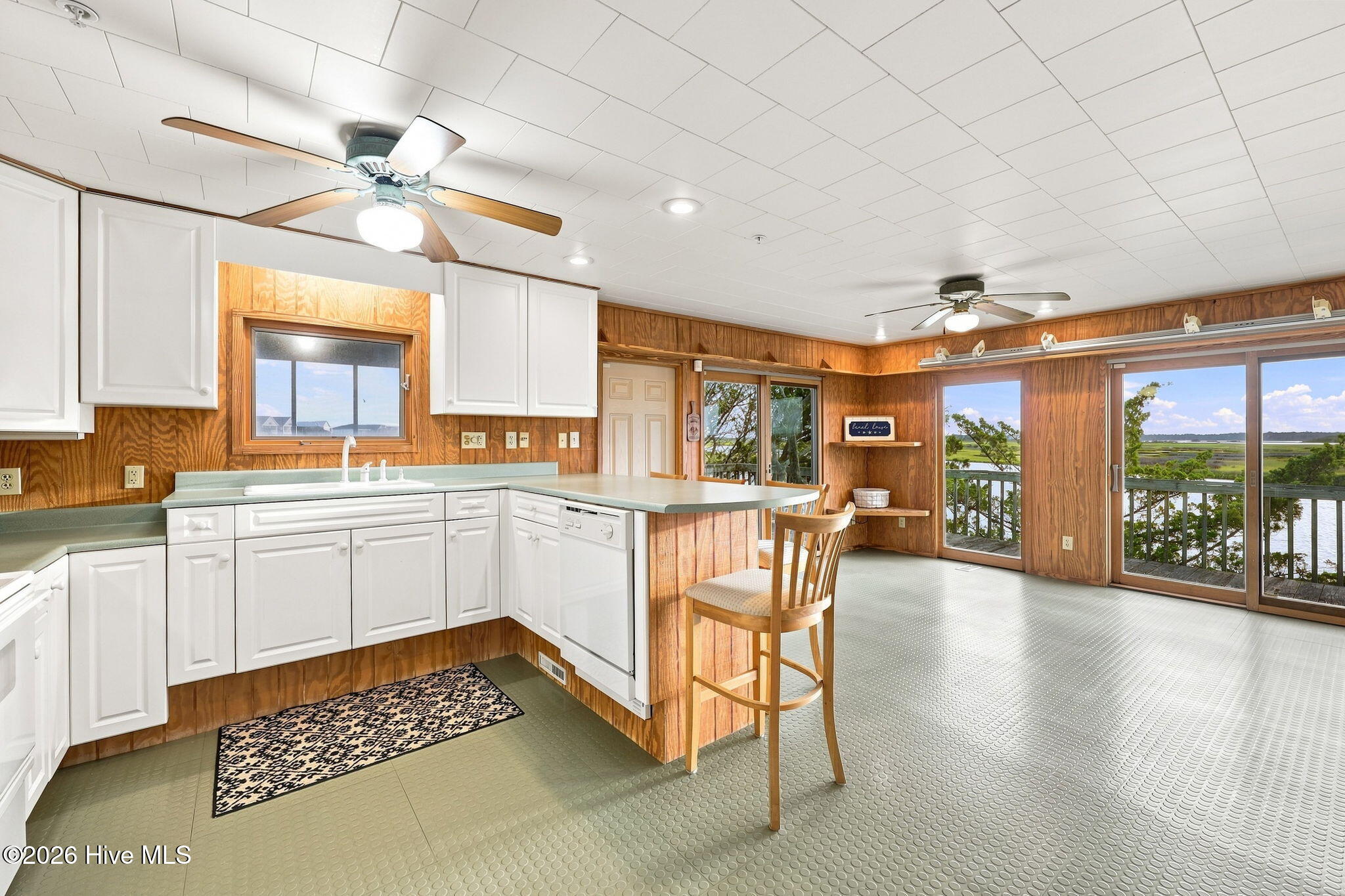 957 Broadway Street Property Photo 10