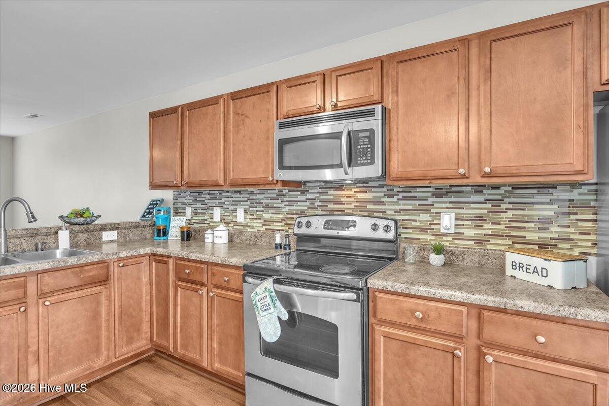 8007 Banister Loop Property Photo 17