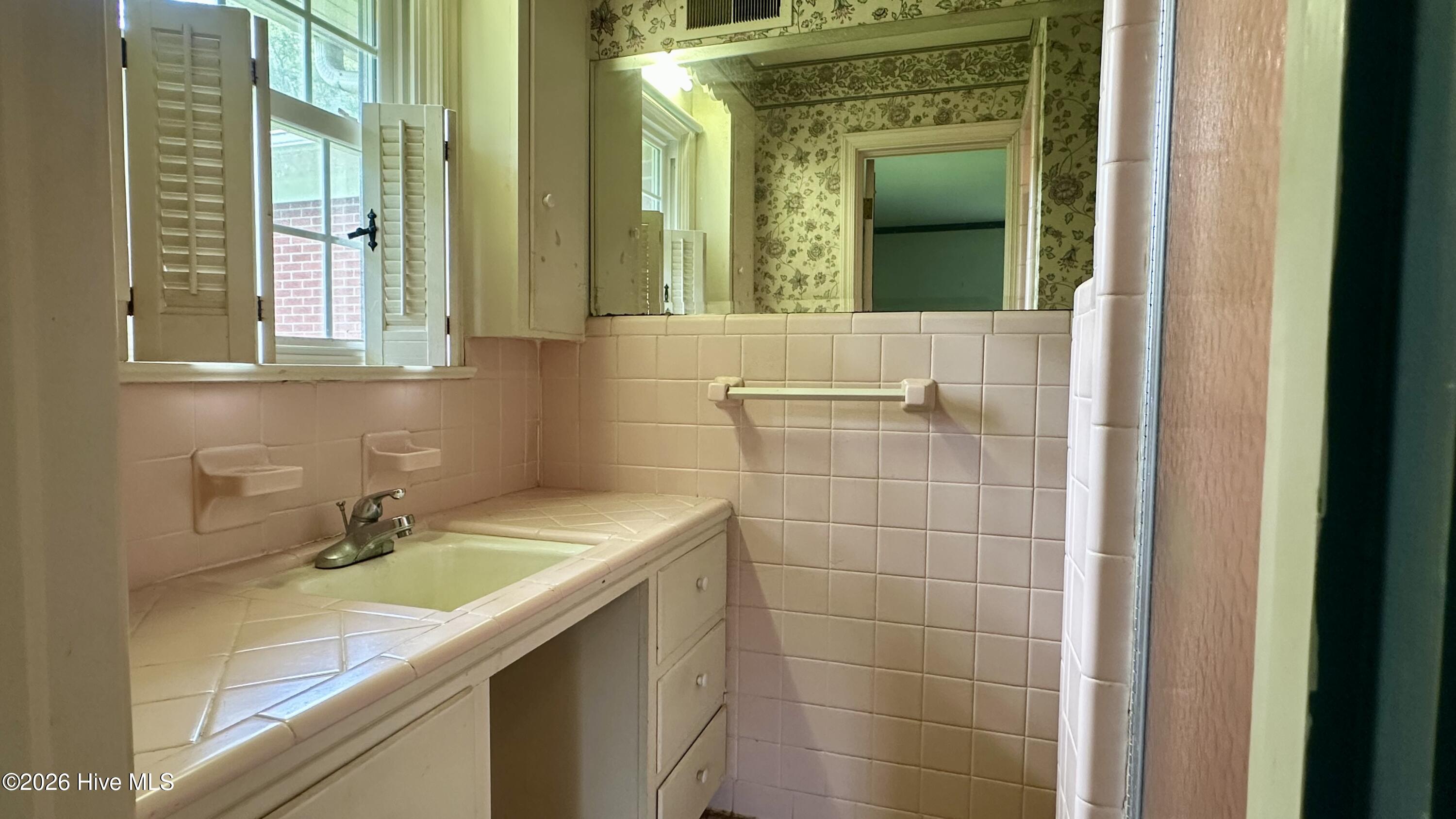 101 E Vance Street Property Photo 32