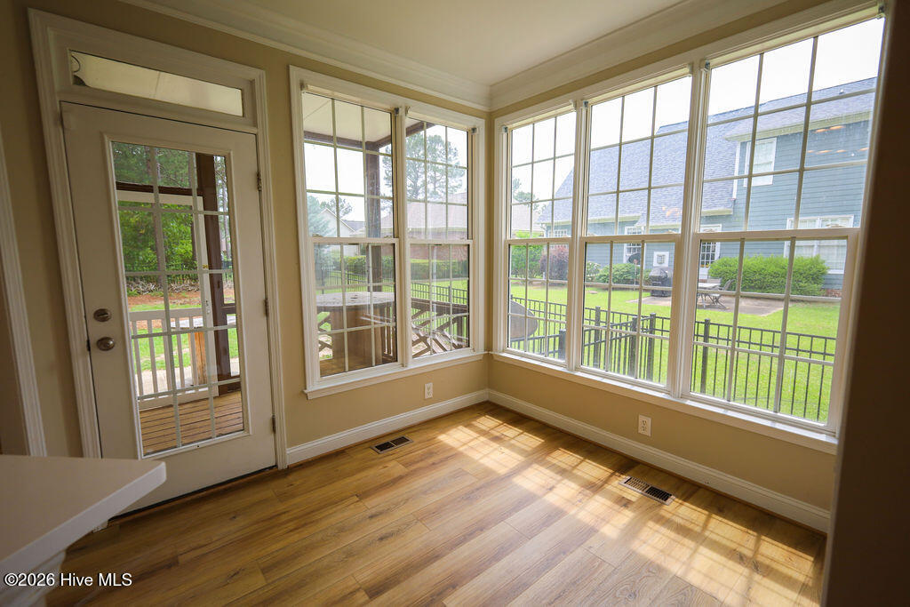 10 London Way Property Photo 8
