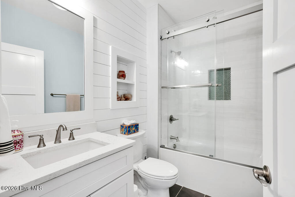 458 Raven Glen Drive Property Photo 6