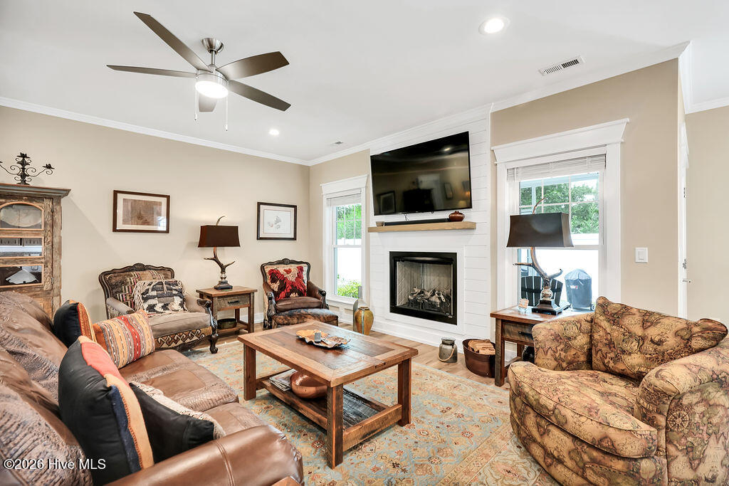 458 Raven Glen Drive Property Photo 8