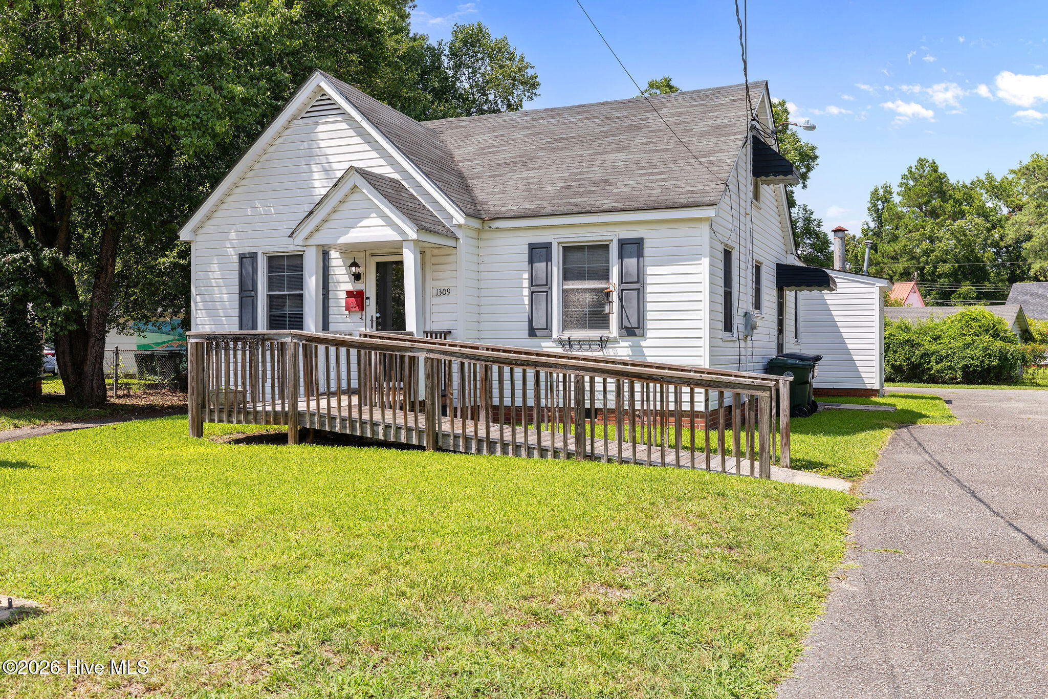 1309 E Ash Street Property Photo 2