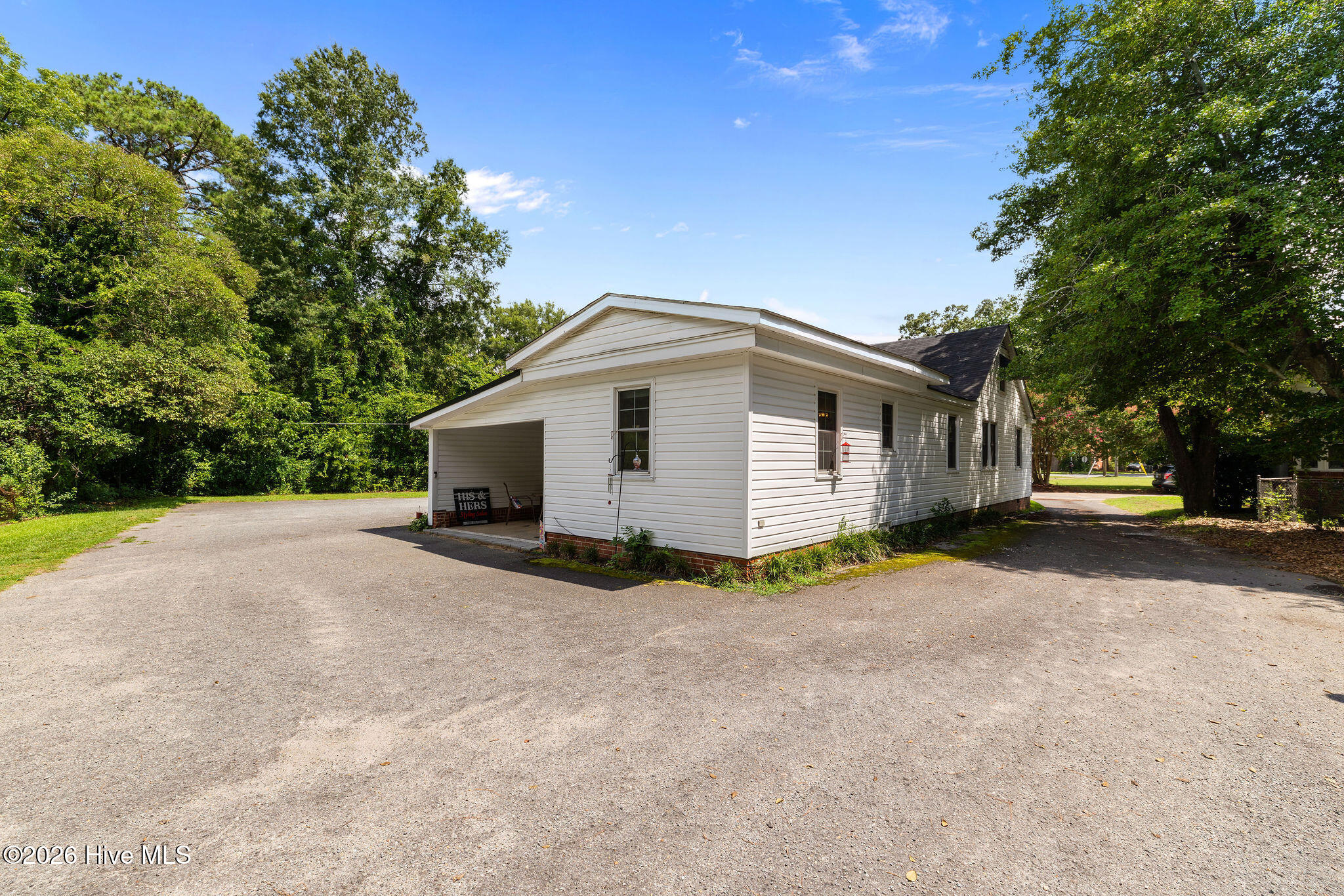 1309 E Ash Street Property Photo 5