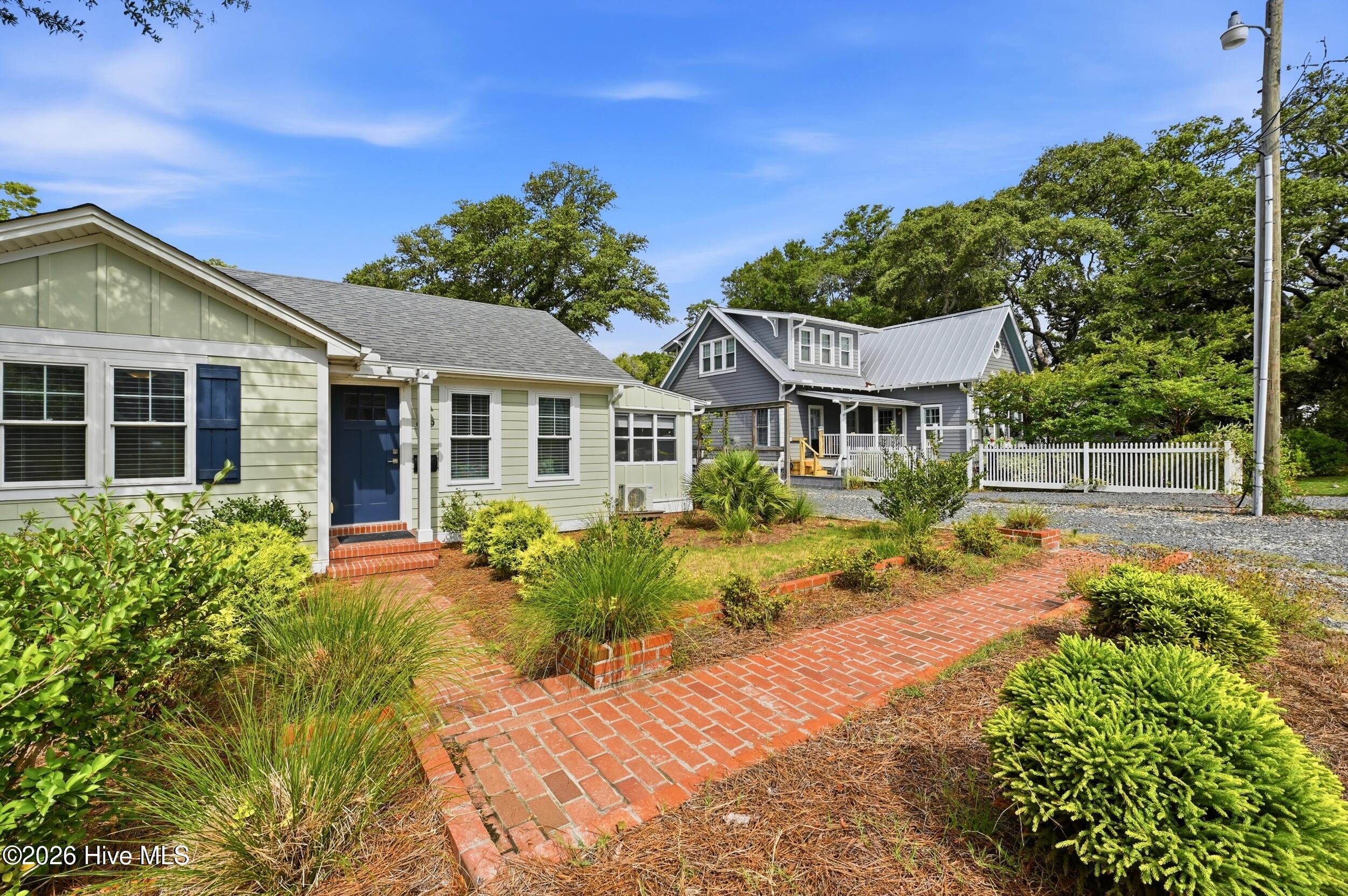 609 Clarendon Avenue Property Photo 4