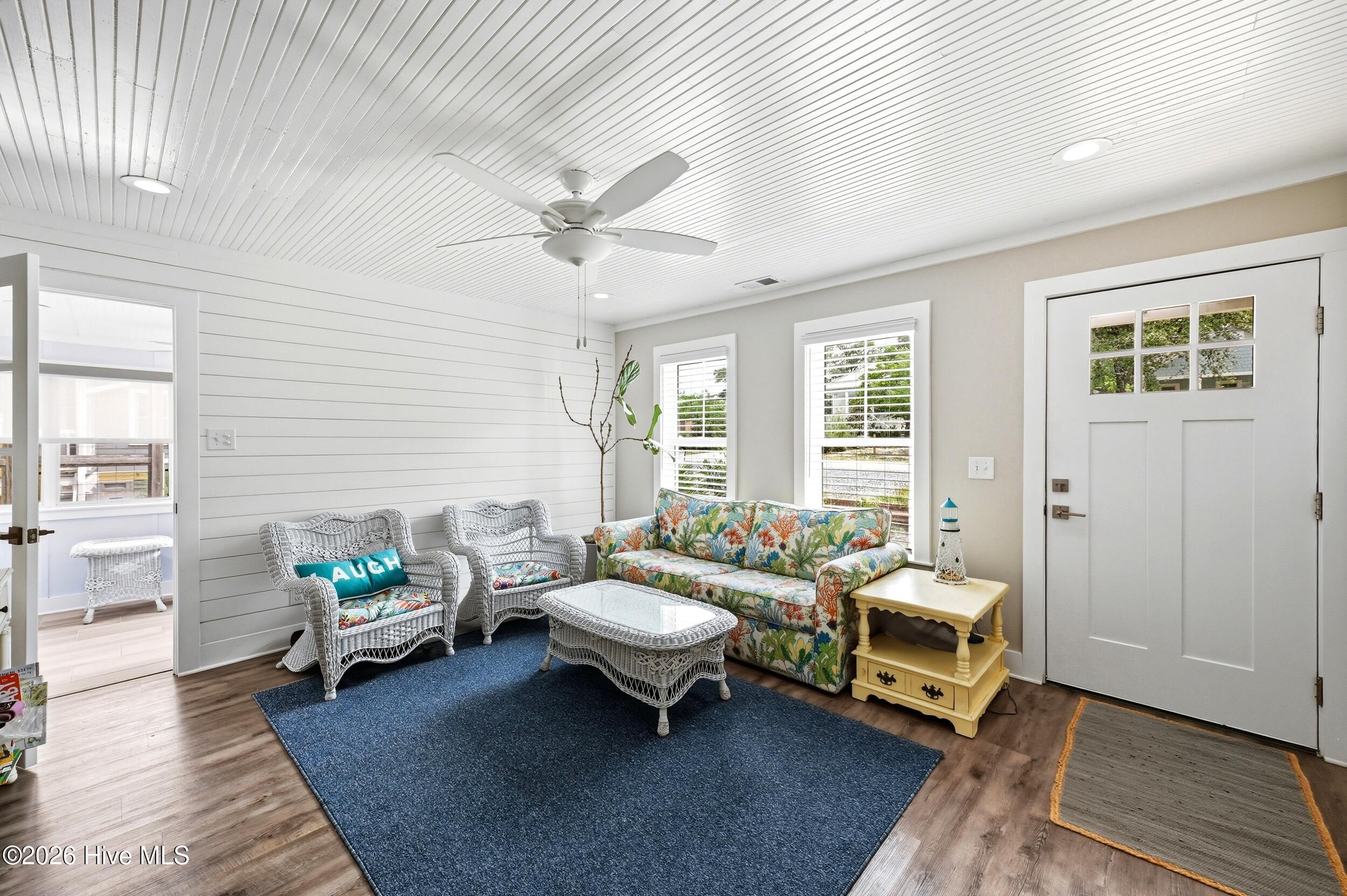 609 Clarendon Avenue Property Photo 8