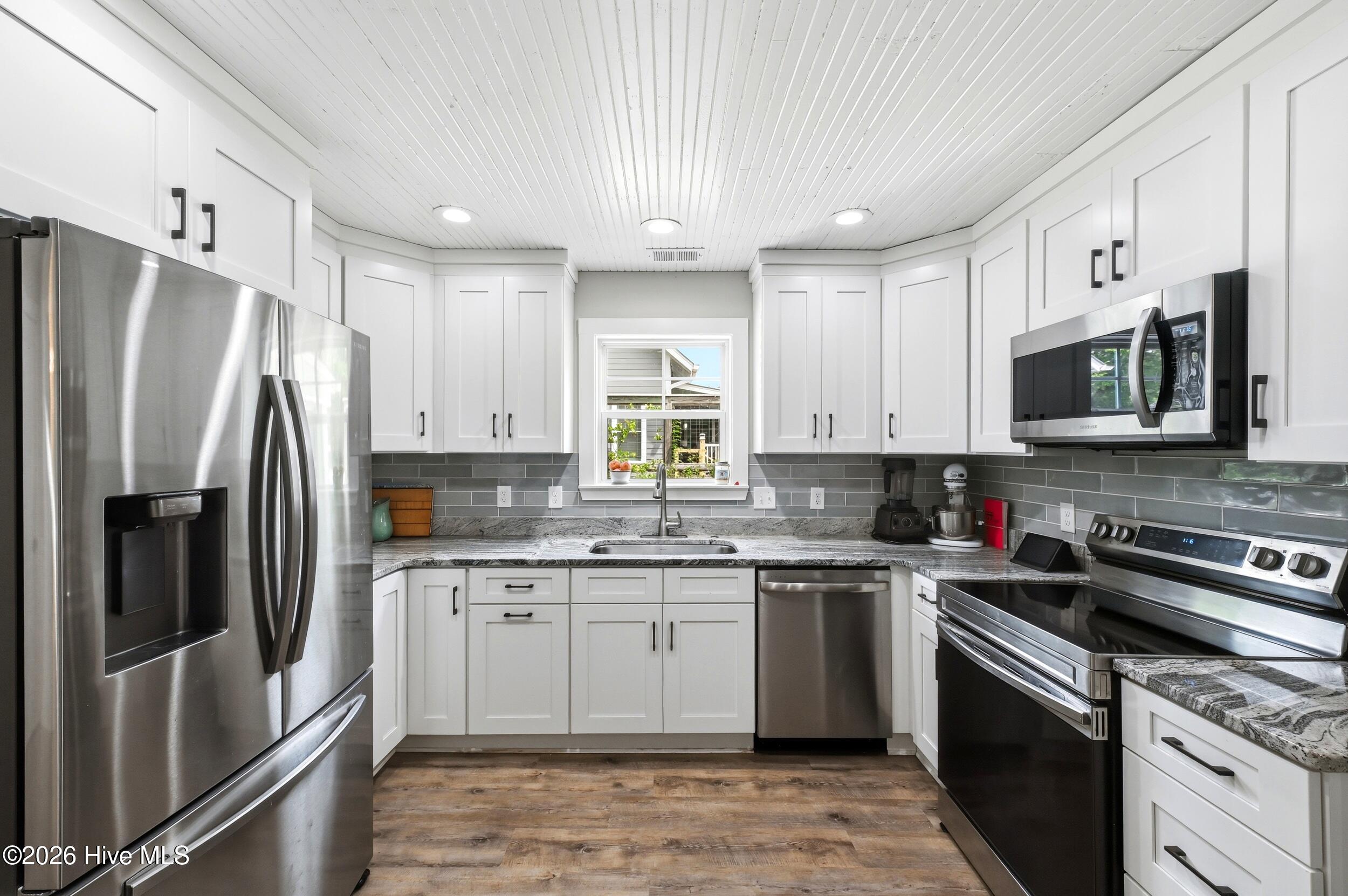 609 Clarendon Avenue Property Photo 12