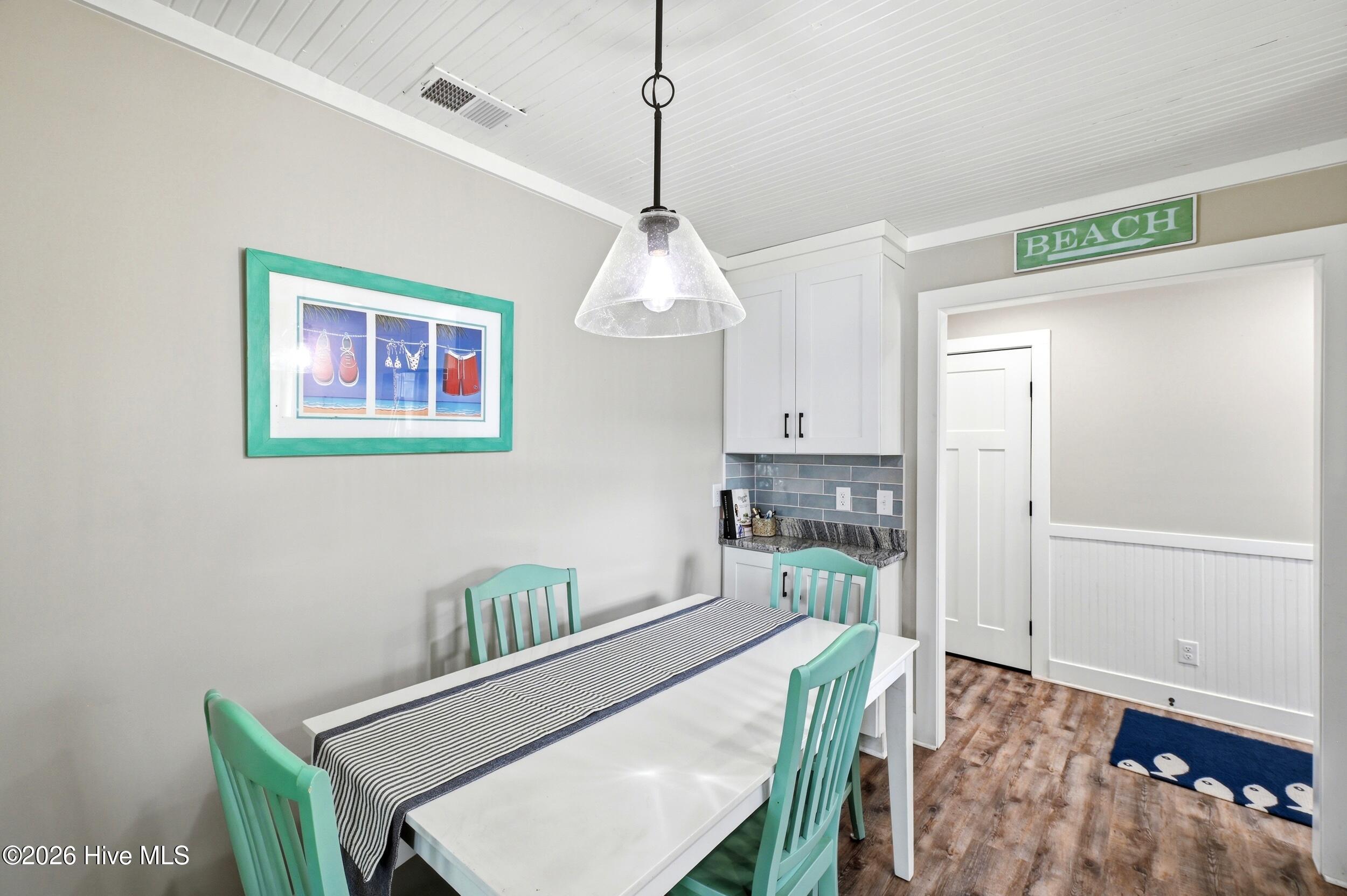 609 Clarendon Avenue Property Photo 14