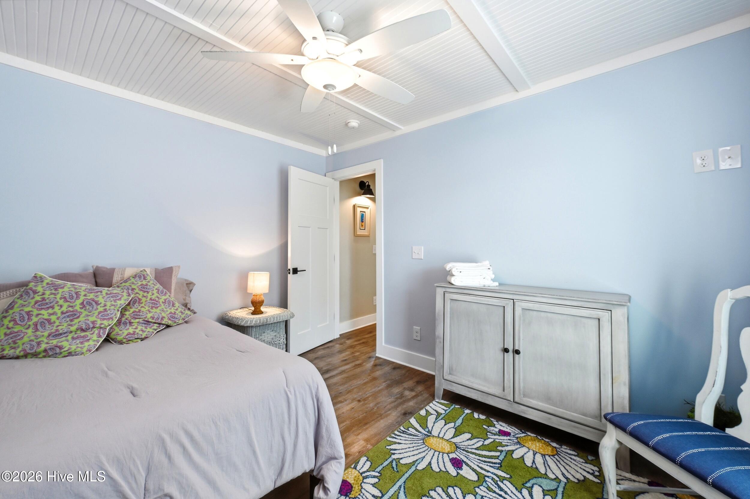 609 Clarendon Avenue Property Photo 18