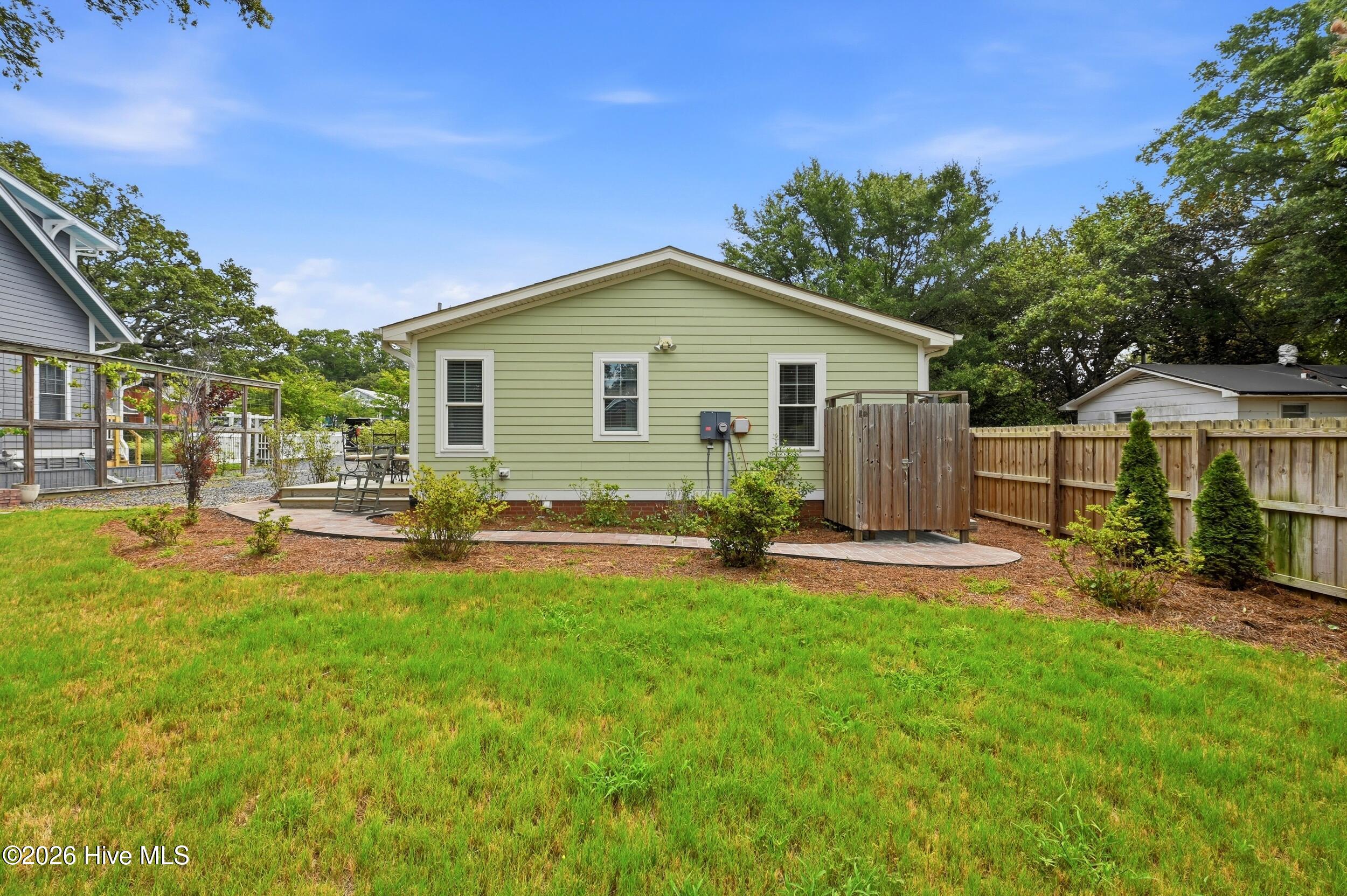609 Clarendon Avenue Property Photo 31