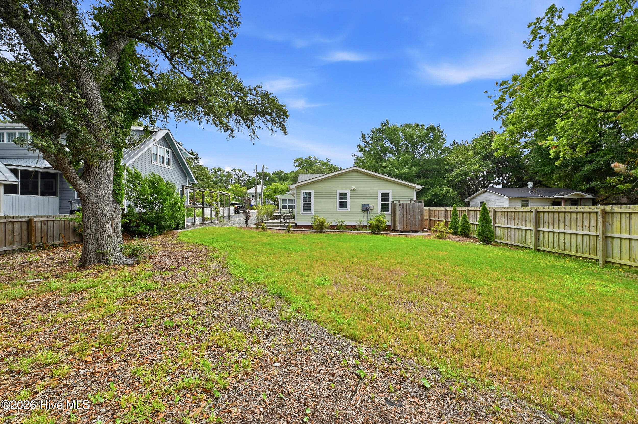 609 Clarendon Avenue Property Photo 35