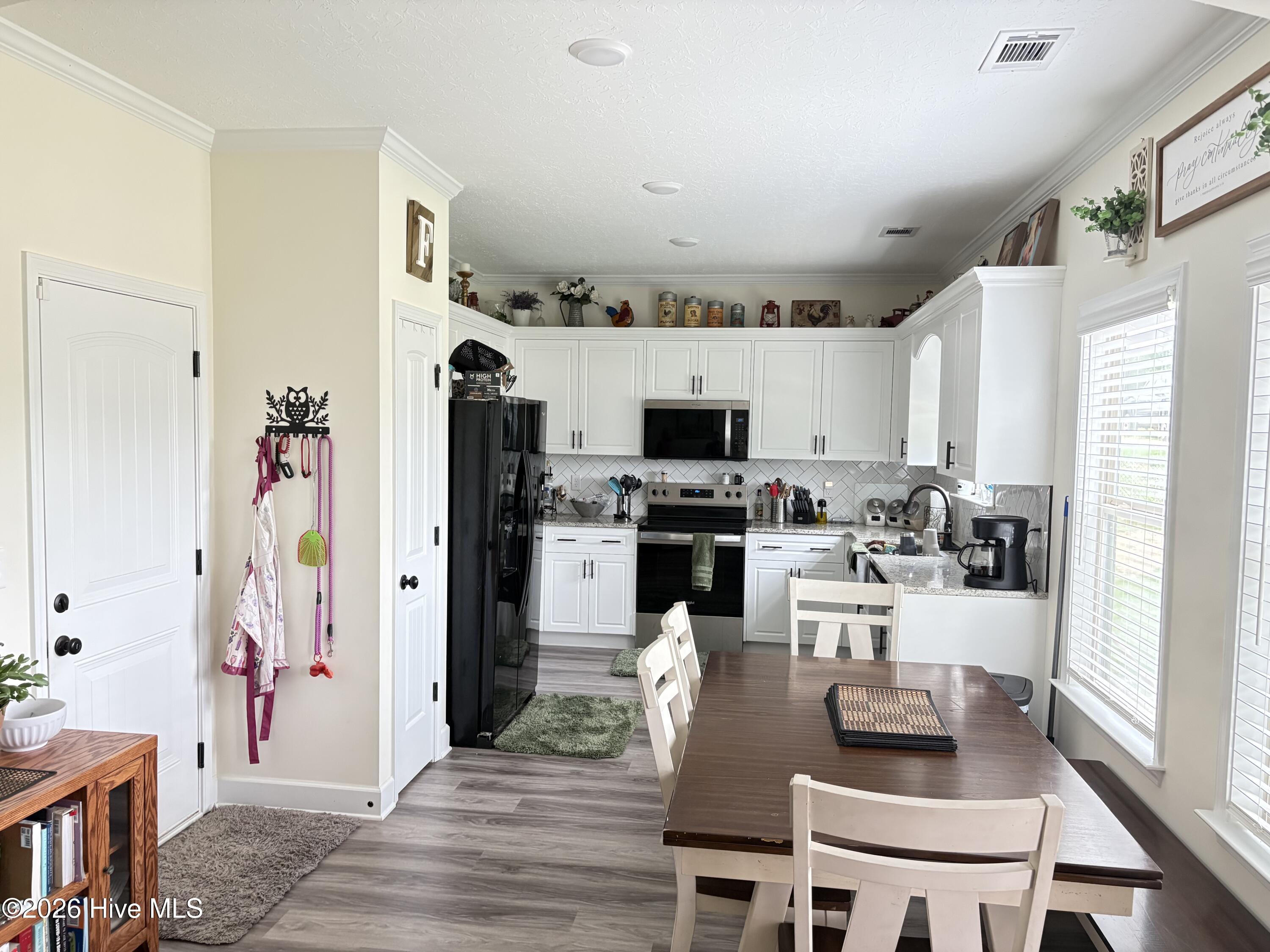 885 Inlet Surf Way Property Photo 8