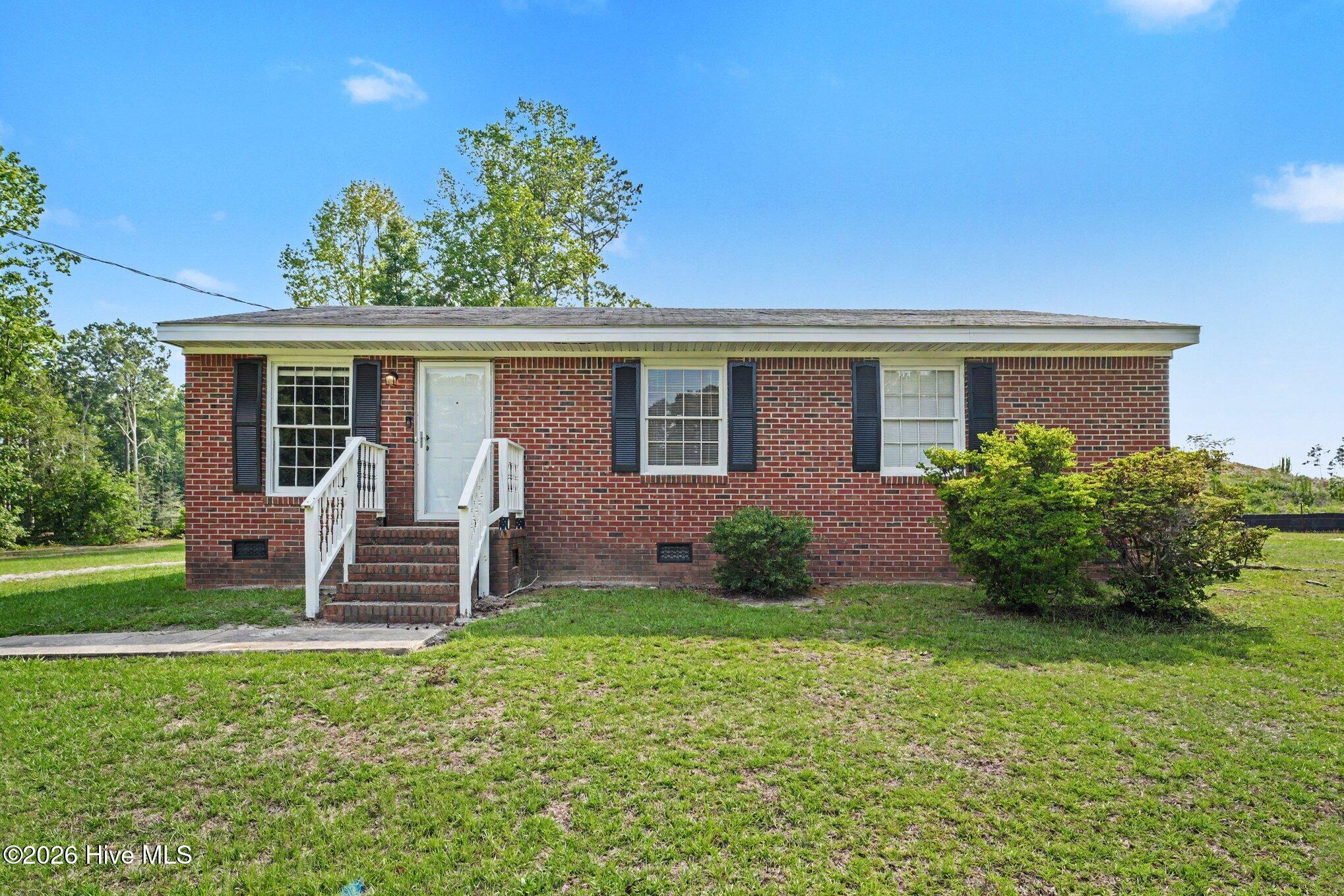 125 Surry Drive Property Photo 1