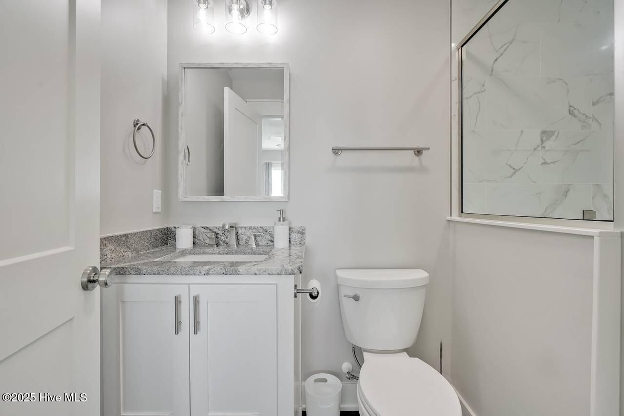 3527 E Beach Drive Property Photo 38