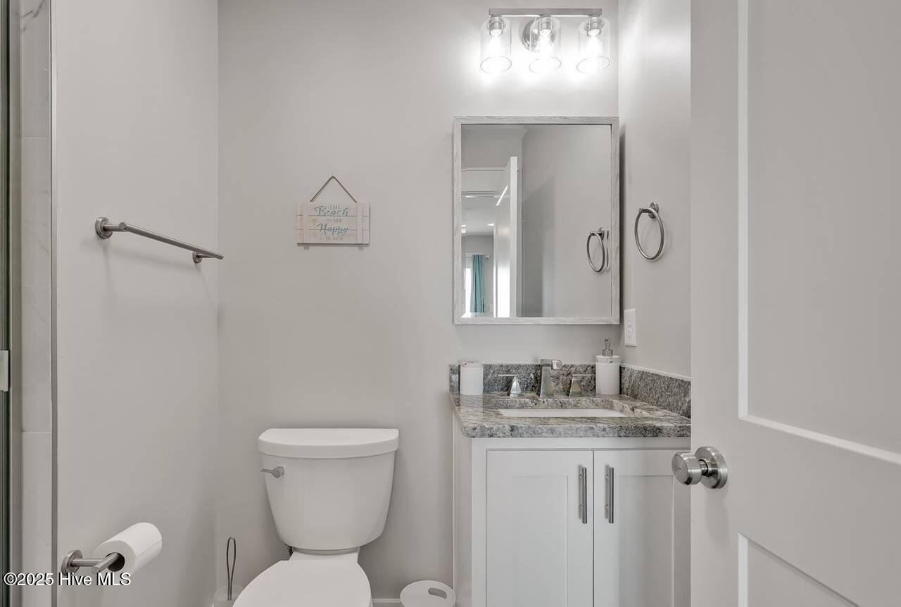 3527 E Beach Drive Property Photo 41