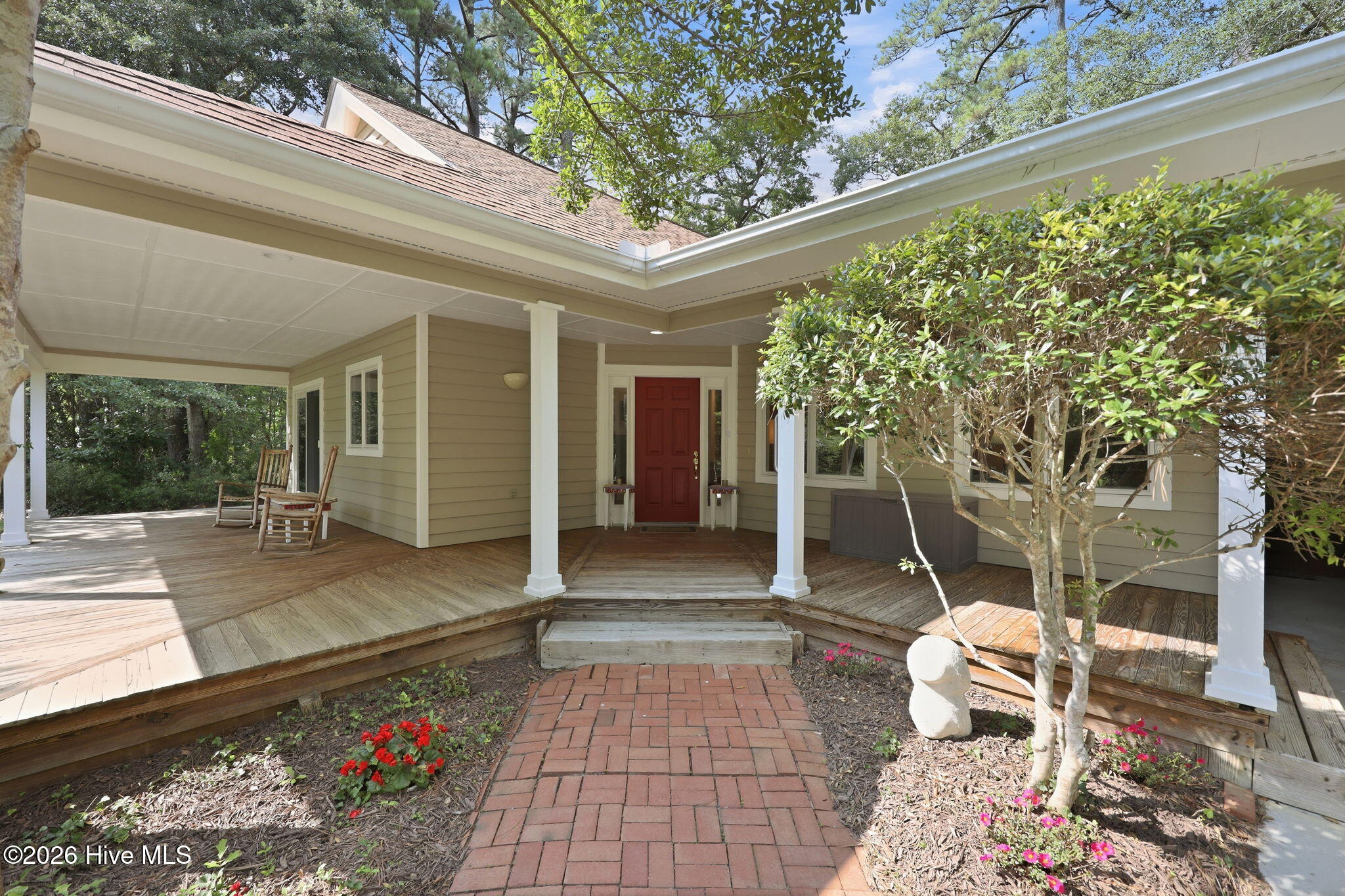 710 Orient Lane Property Photo 2
