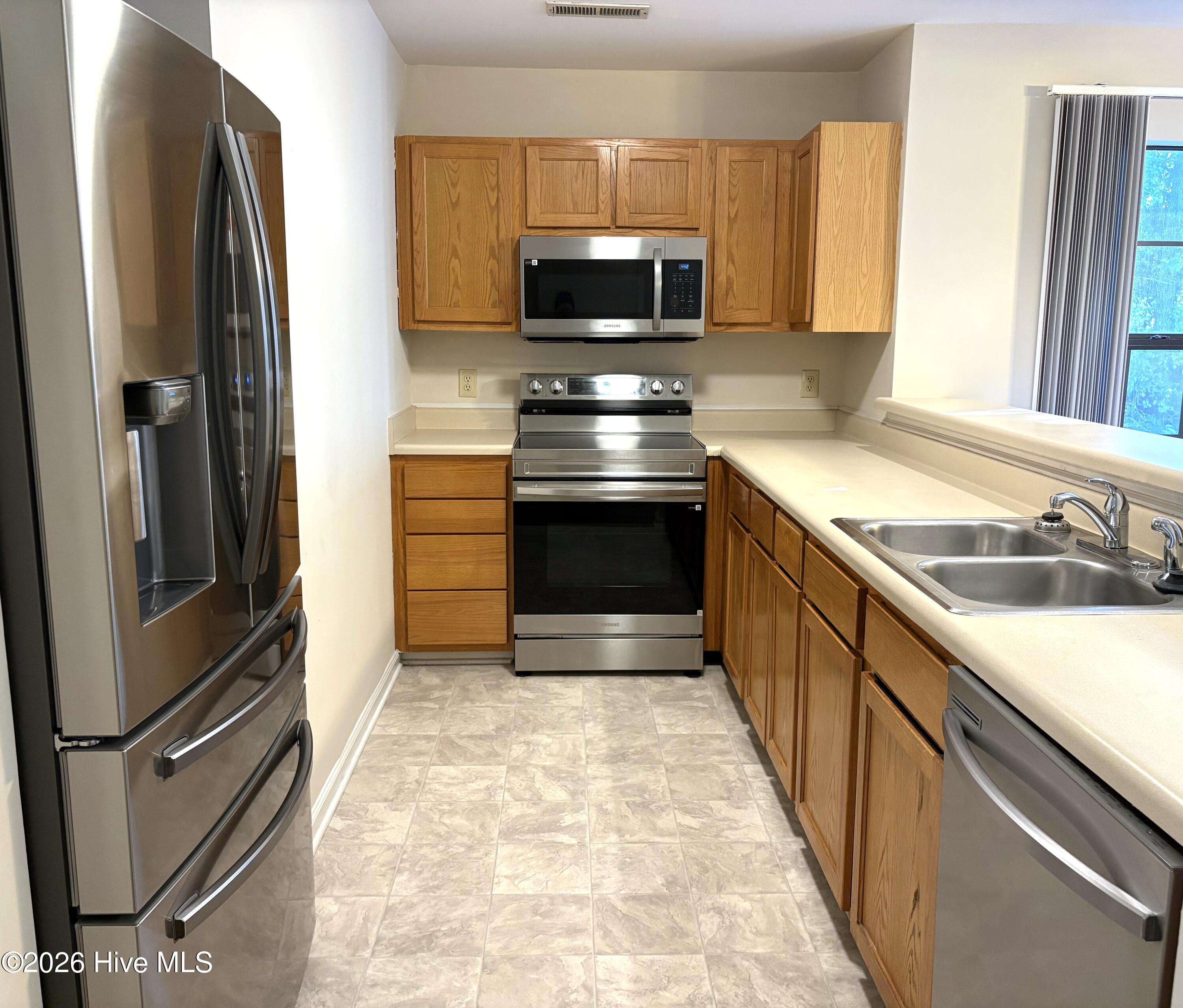 1733 41st Street Apt A Property Photo 4