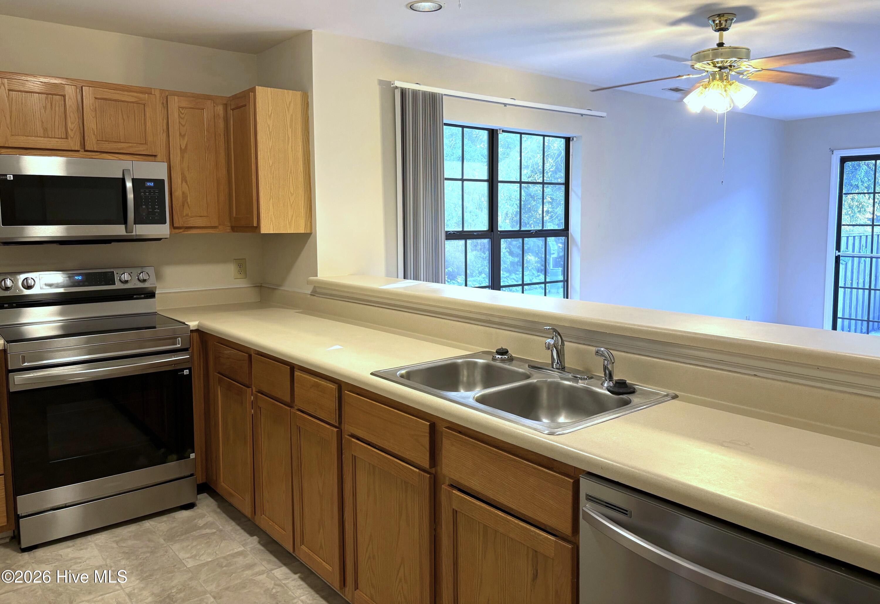 1733 41st Street Apt A Property Photo 5