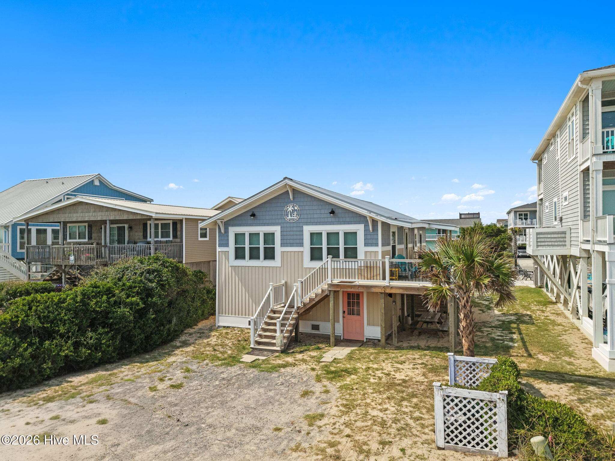 1014 W Beach Drive Property Photo 2