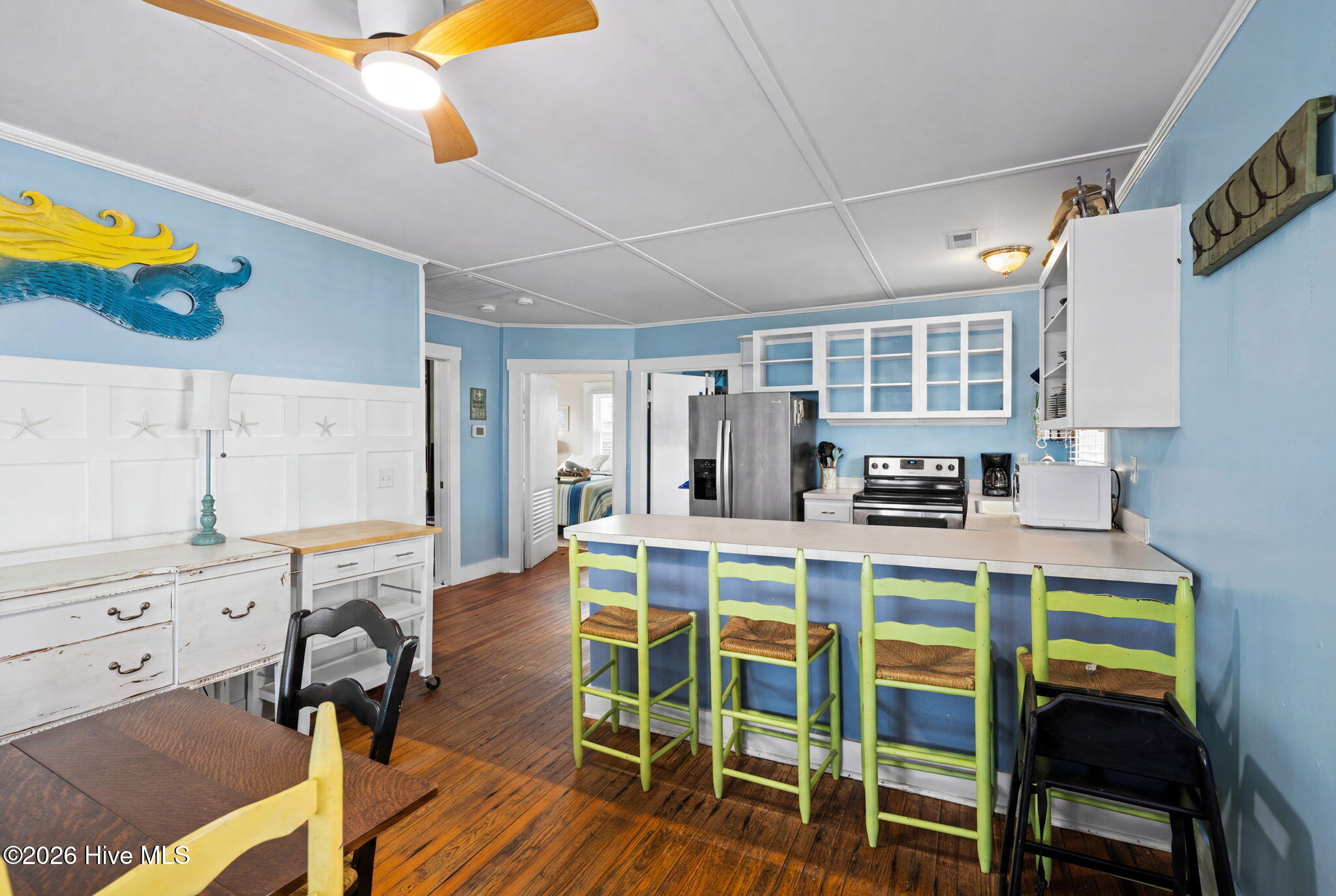 1014 W Beach Drive Property Photo 11