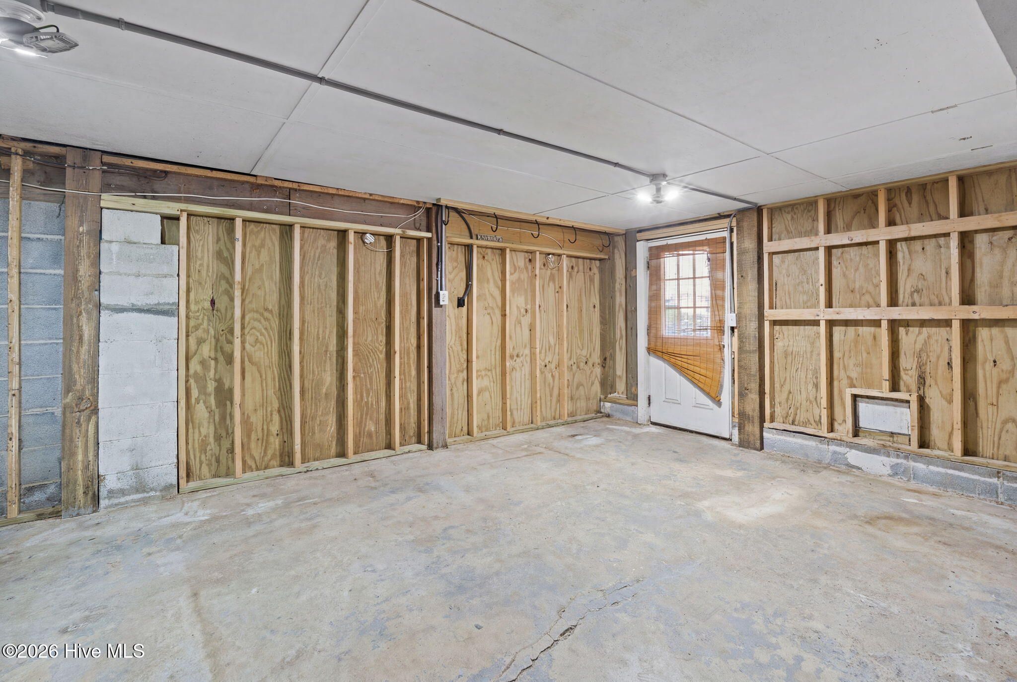 1014 W Beach Drive Property Photo 28
