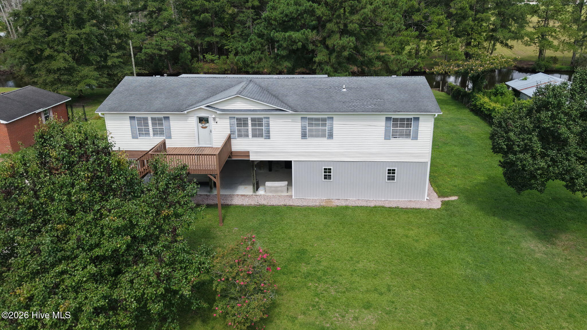 272 Bay Shore Drive Property Photo 7