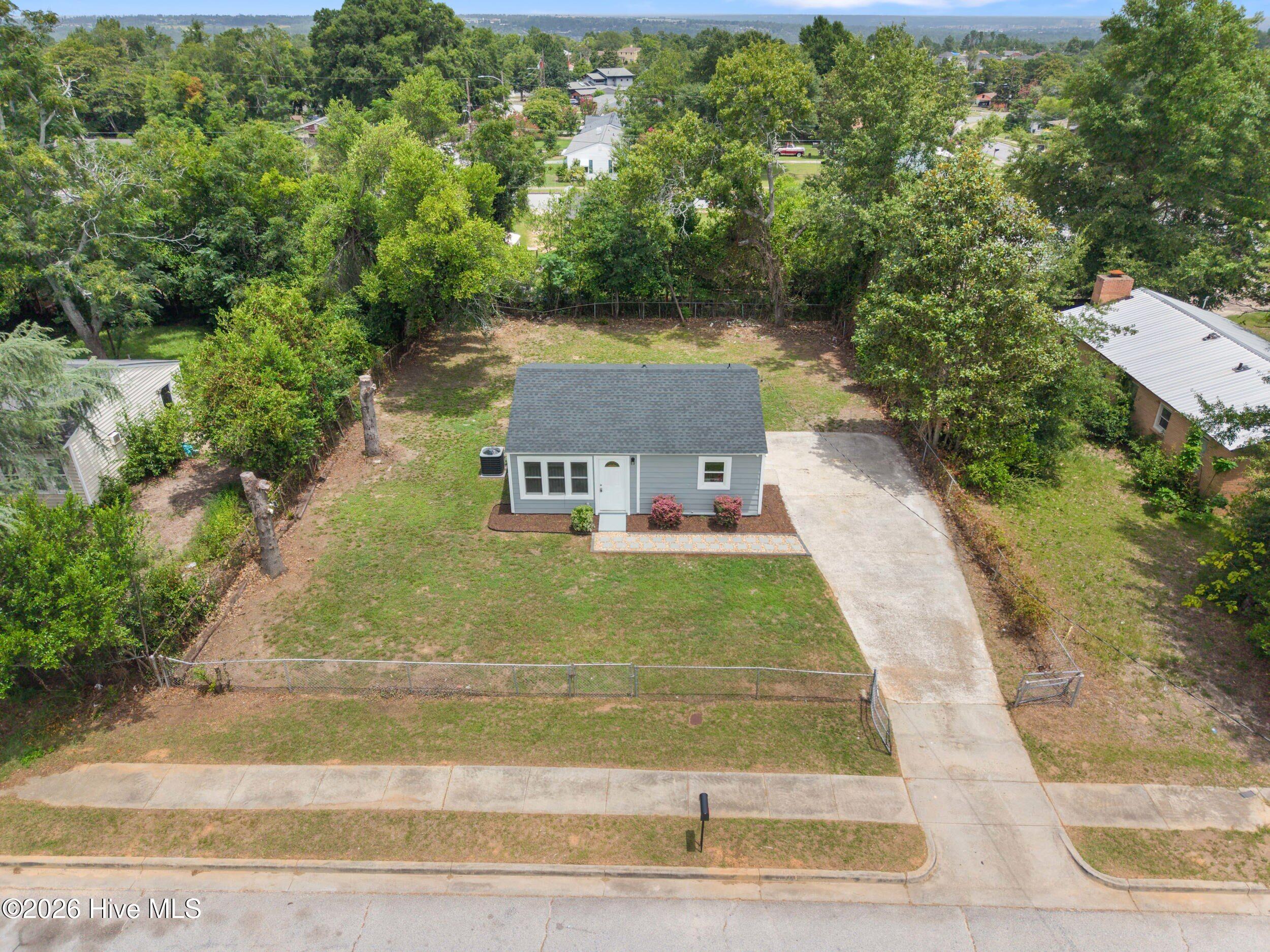 3042 Collier Road Property Photo 4