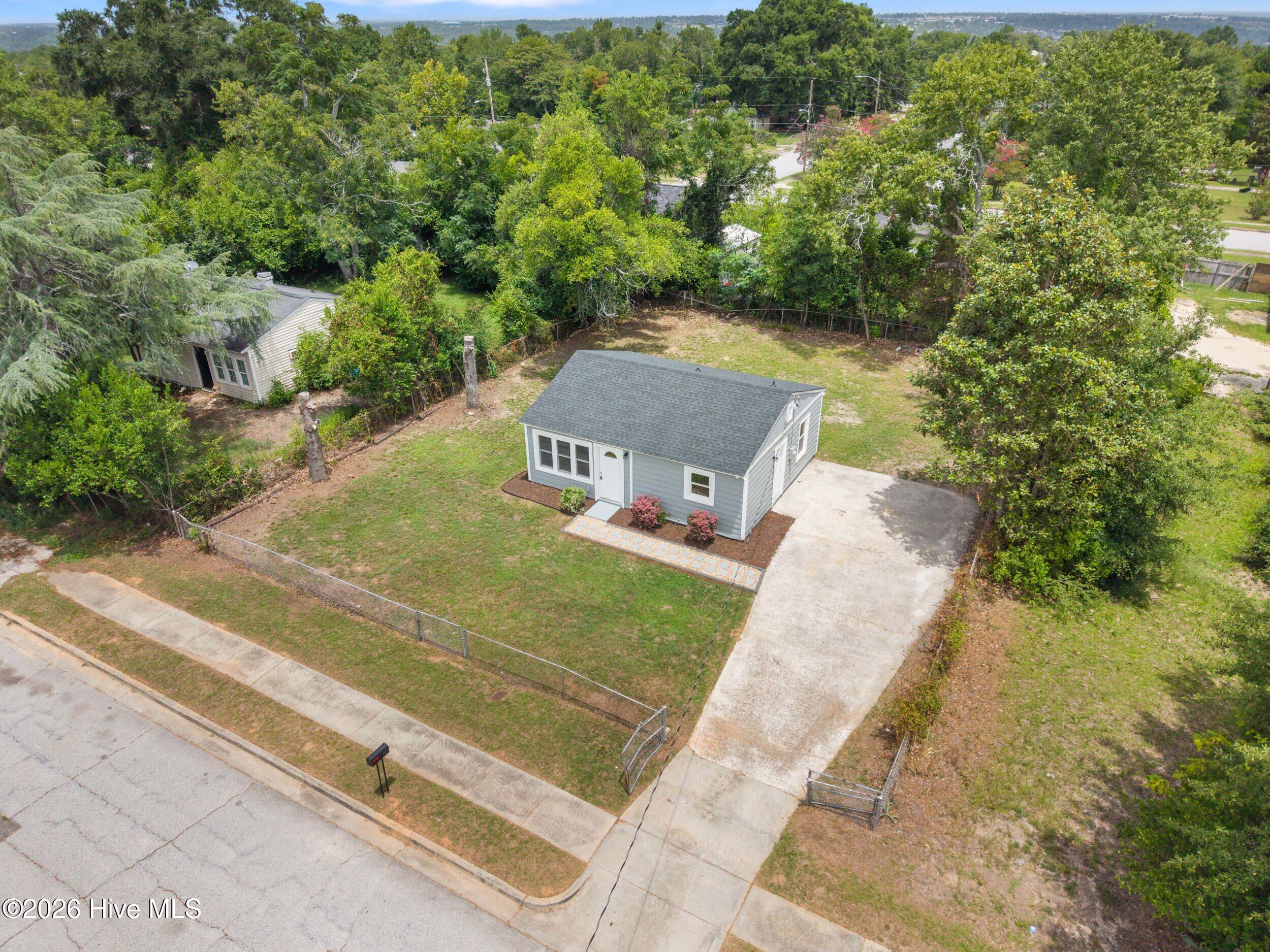 3042 Collier Road Property Photo 5