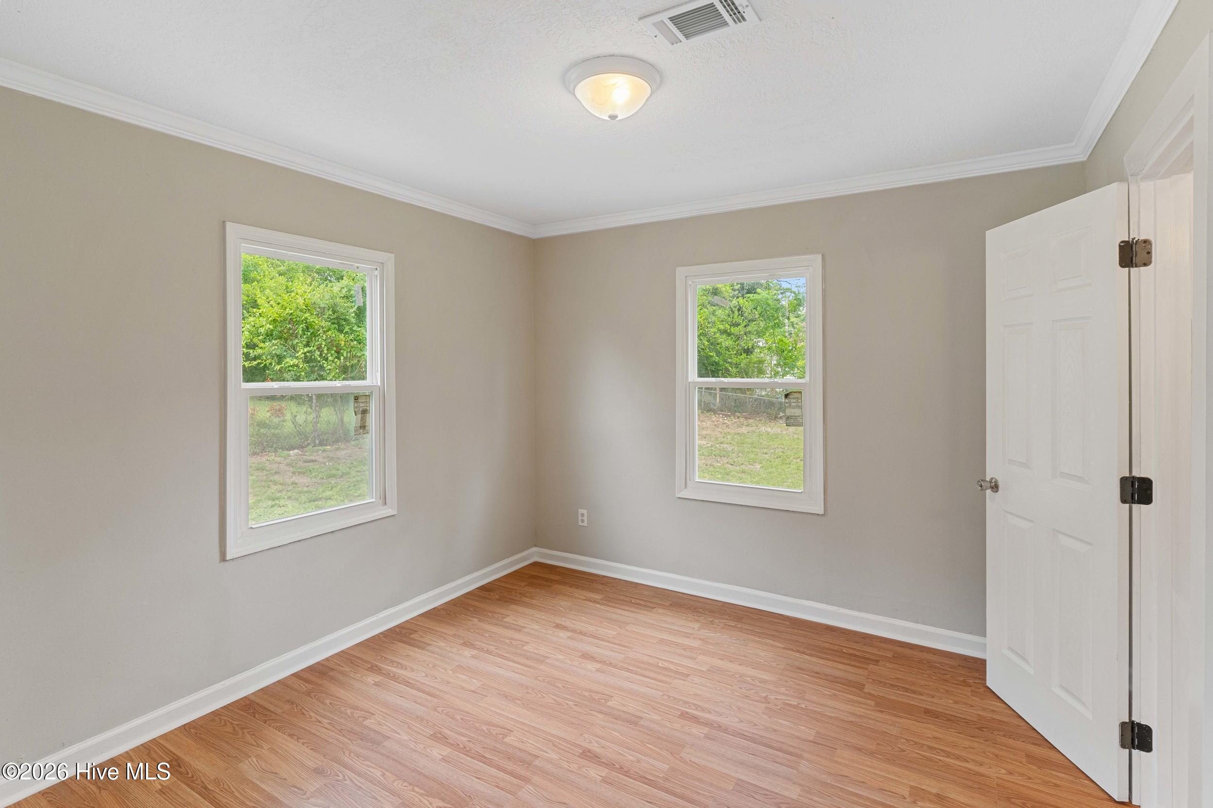 3042 Collier Road Property Photo 14