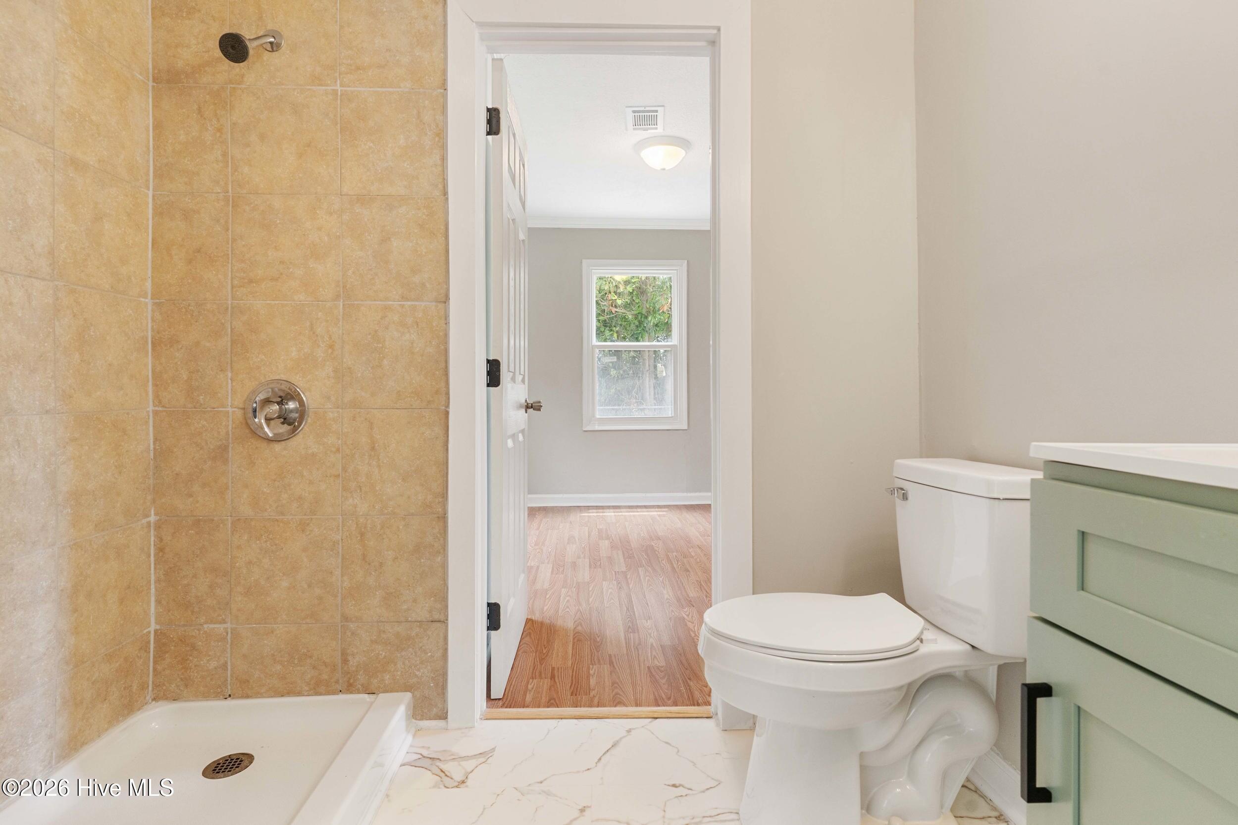 3042 Collier Road Property Photo 15