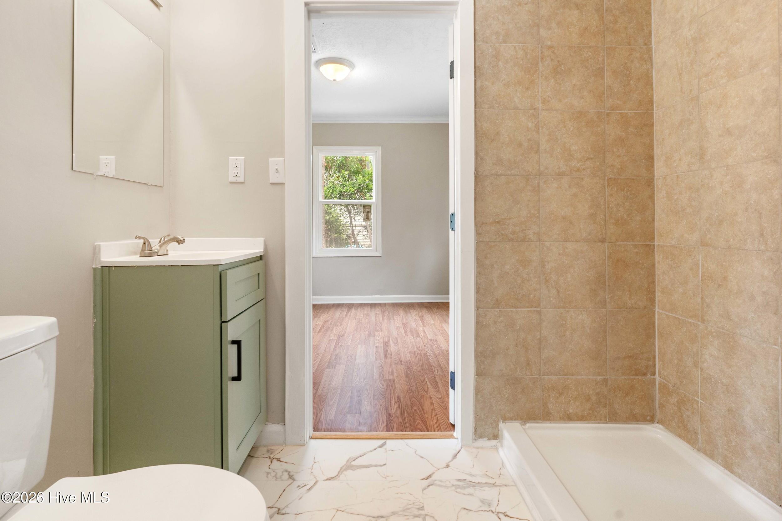 3042 Collier Road Property Photo 16