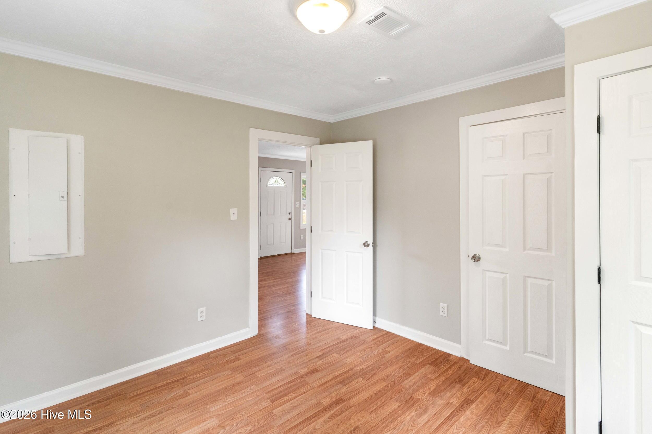 3042 Collier Road Property Photo 17