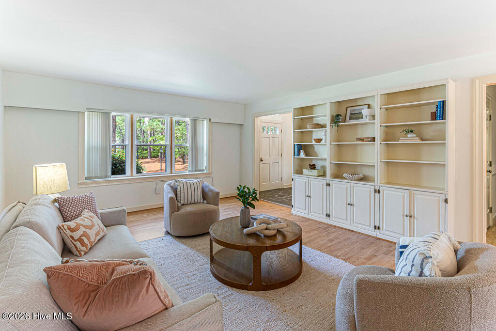 42 Village Green Circle Property Photo 8