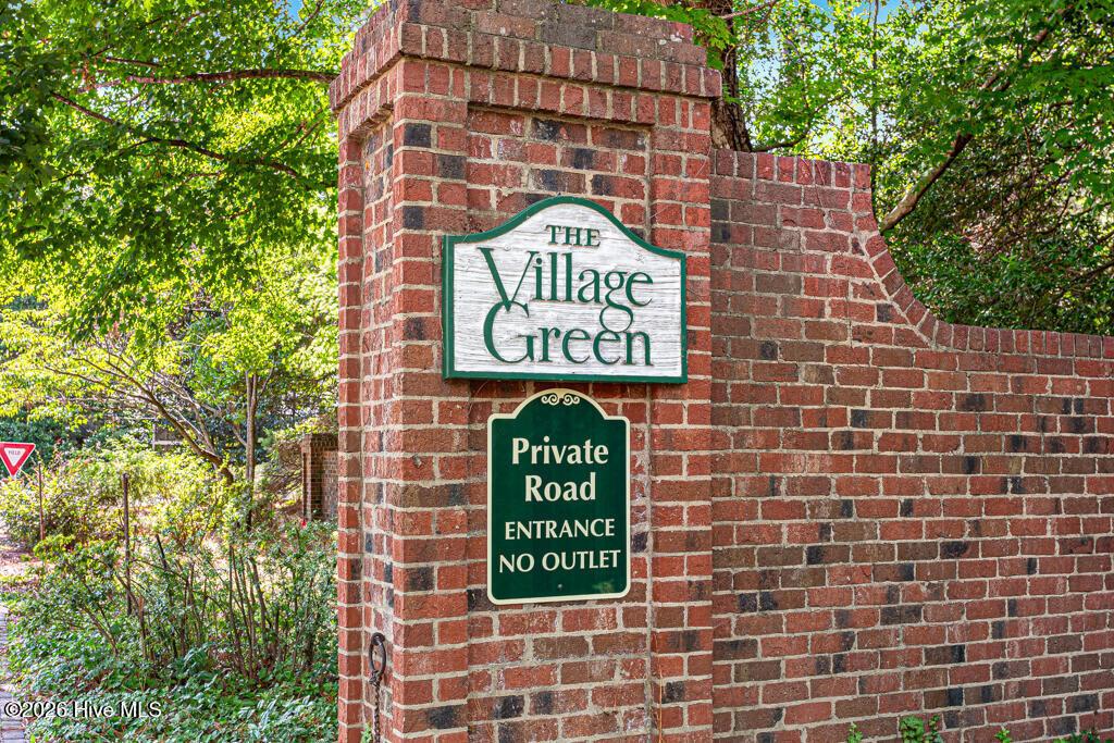 42 Village Green Circle Property Photo 24