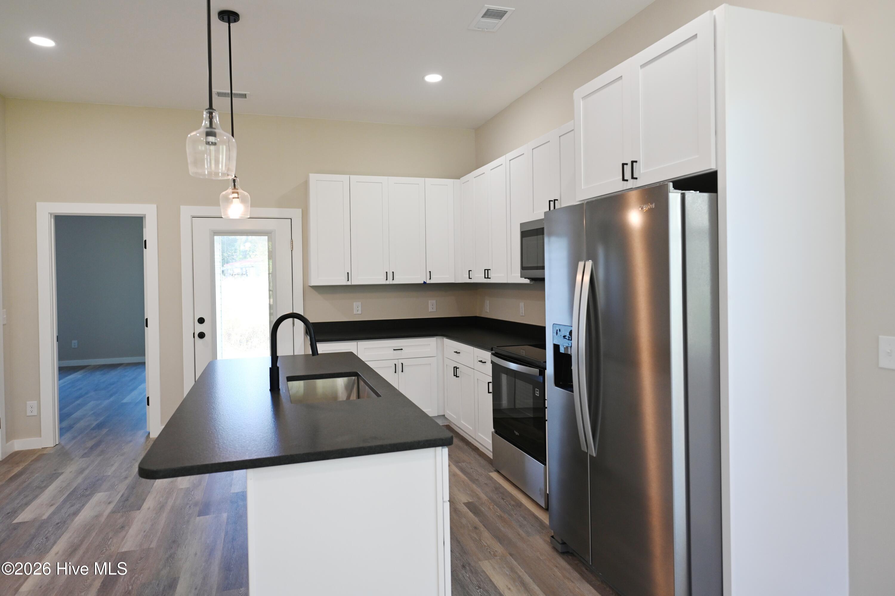 1053 Xian Way Property Photo 3