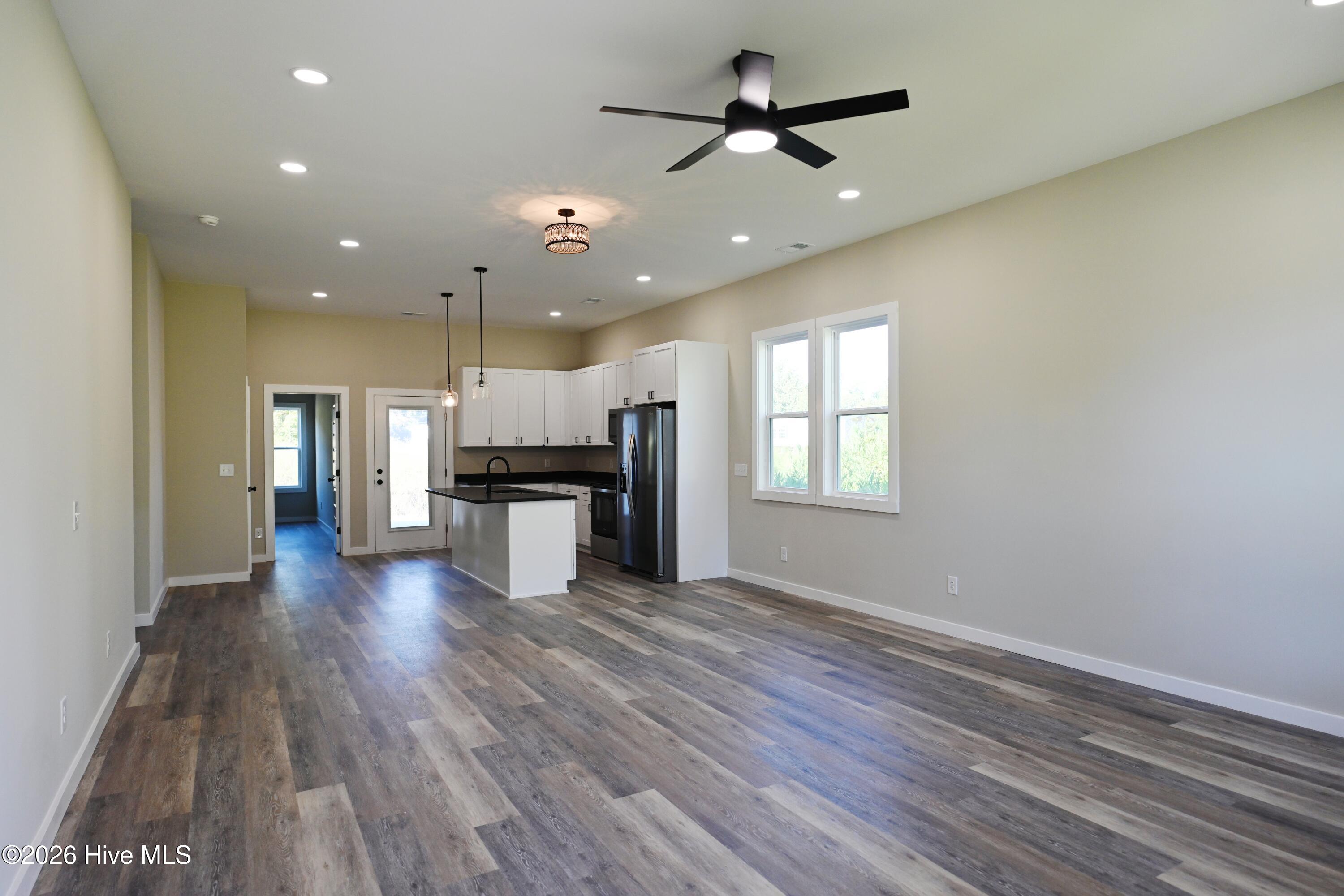 1053 Xian Way Property Photo 4