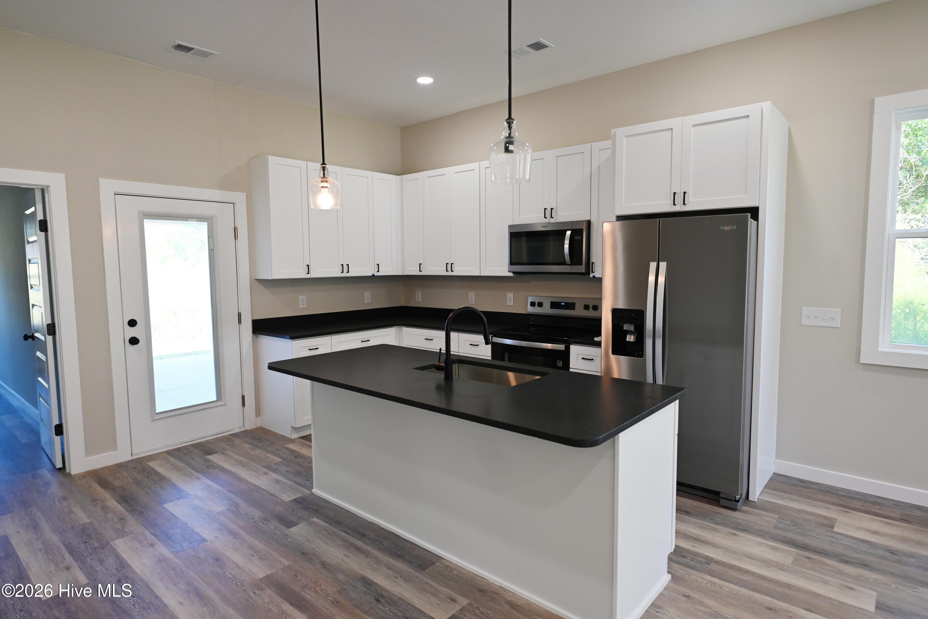 1053 Xian Way Property Photo 6