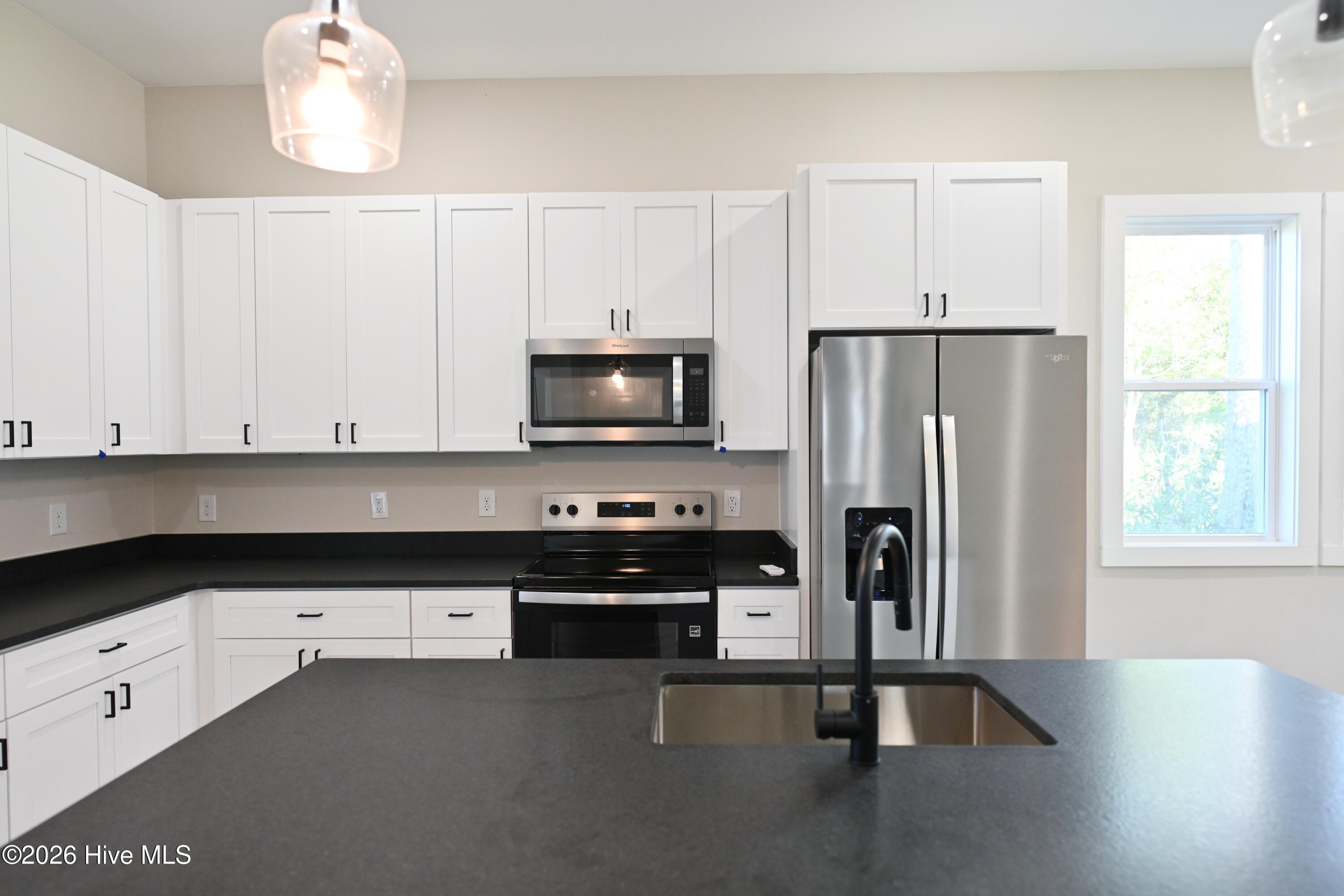 1053 Xian Way Property Photo 7