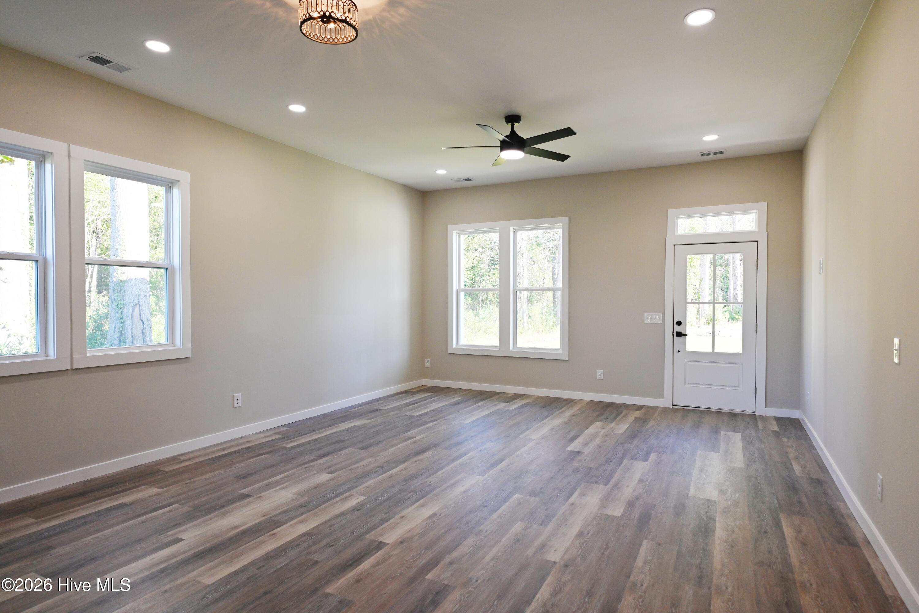 1053 Xian Way Property Photo 8