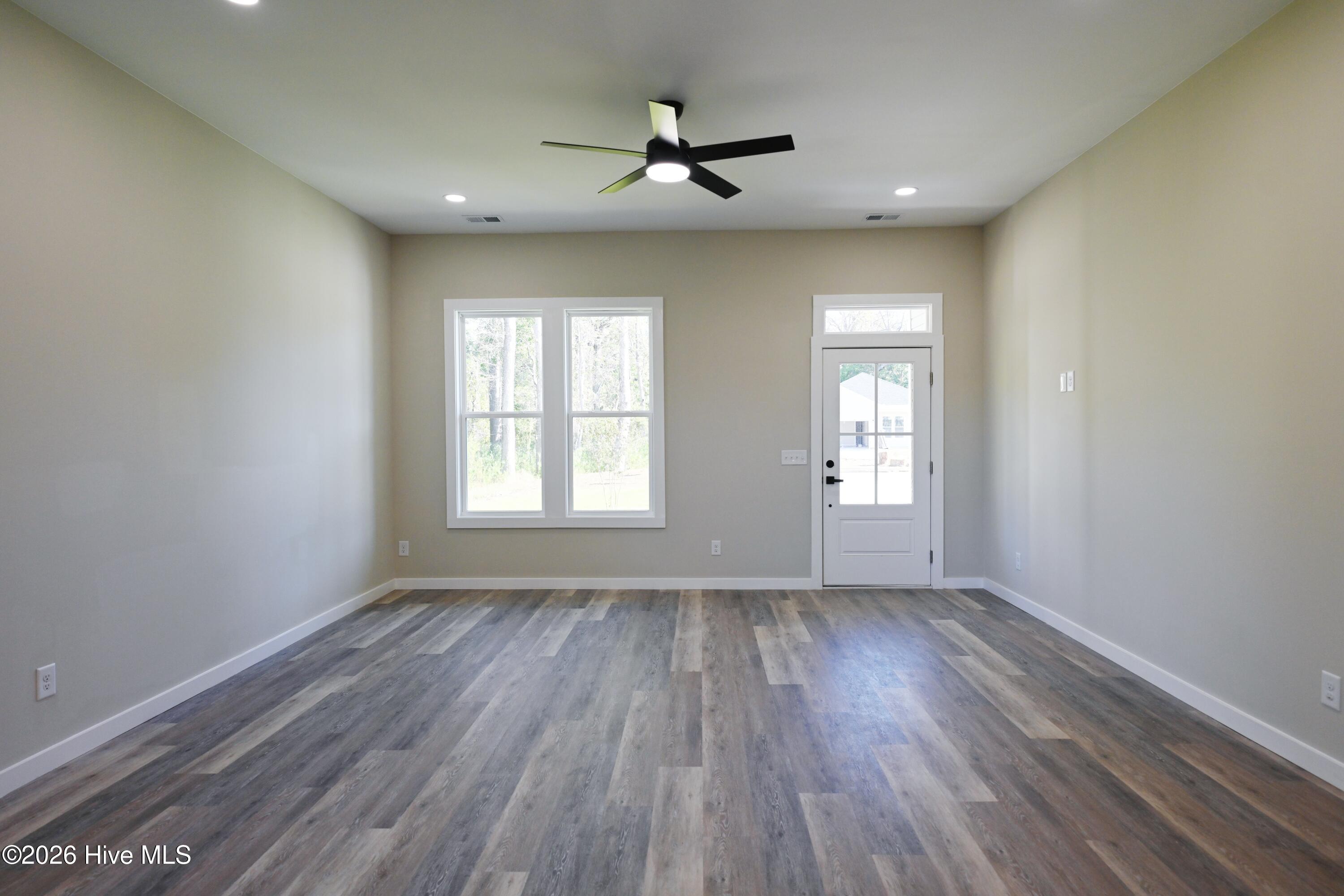 1053 Xian Way Property Photo 9