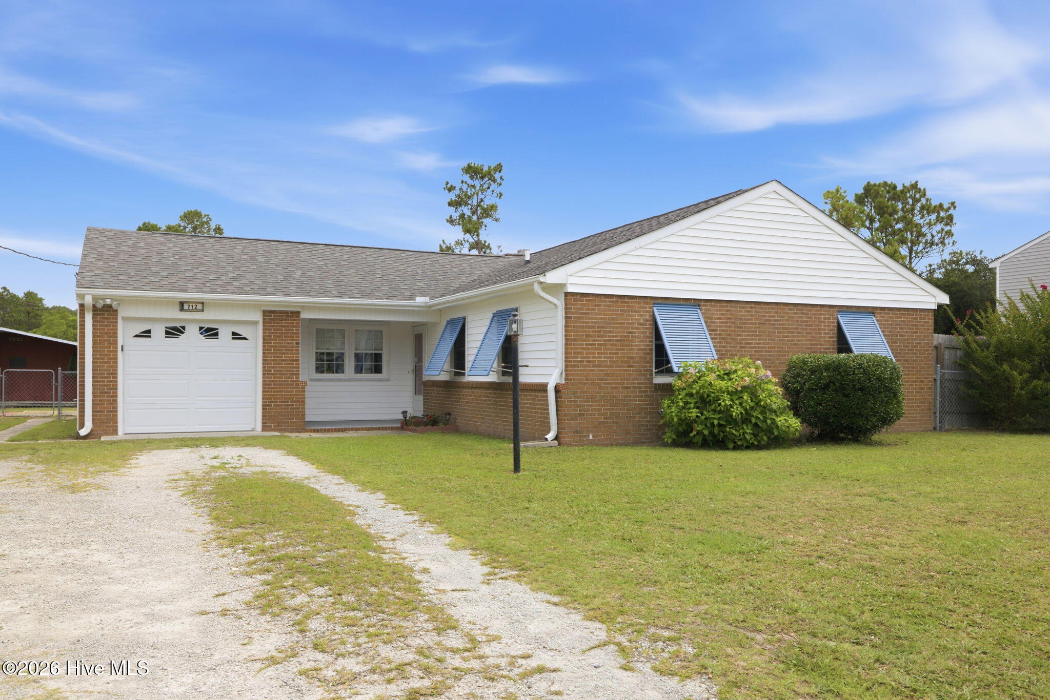 712 James Drive Property Photo 2