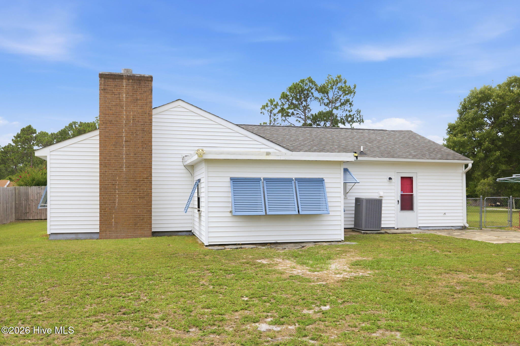 712 James Drive Property Photo 3