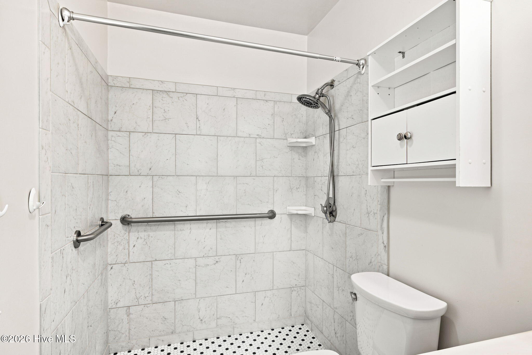 712 James Drive Property Photo 7